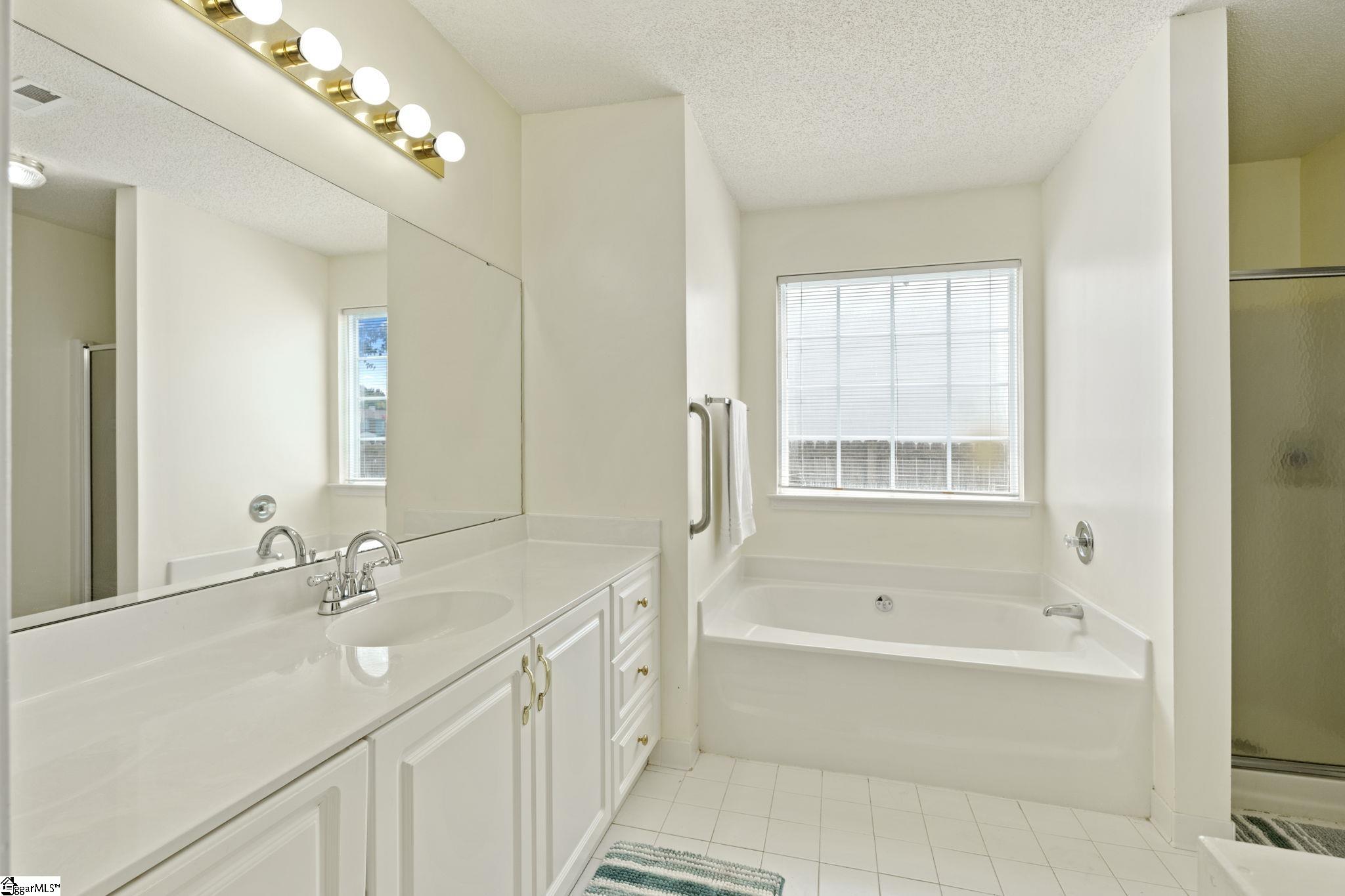 5 Raintree Cove Drive Property Photo 16