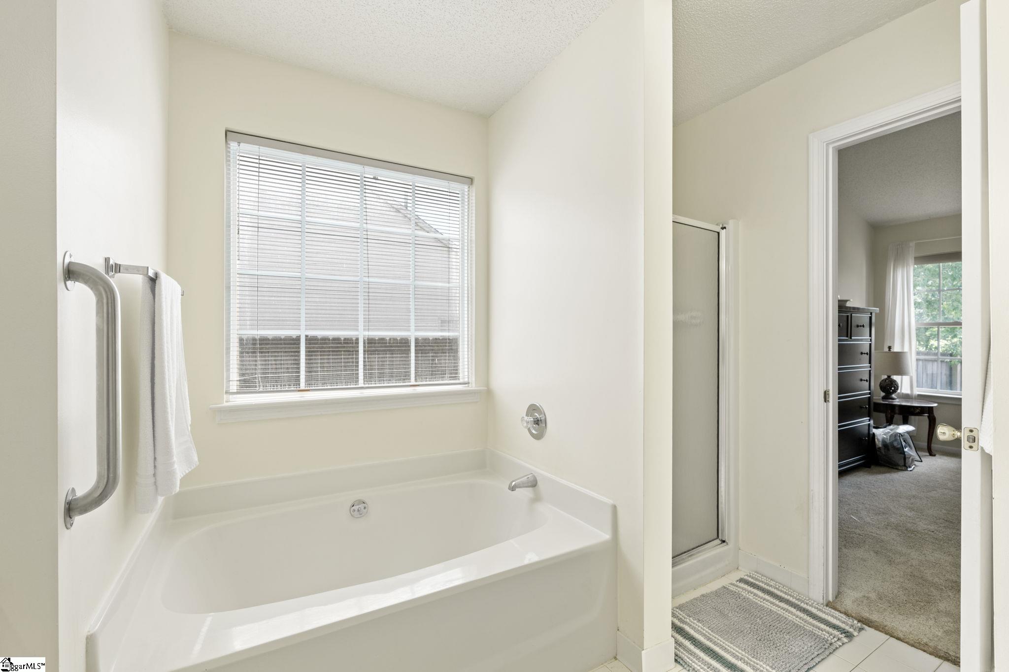 5 Raintree Cove Drive Property Photo 17