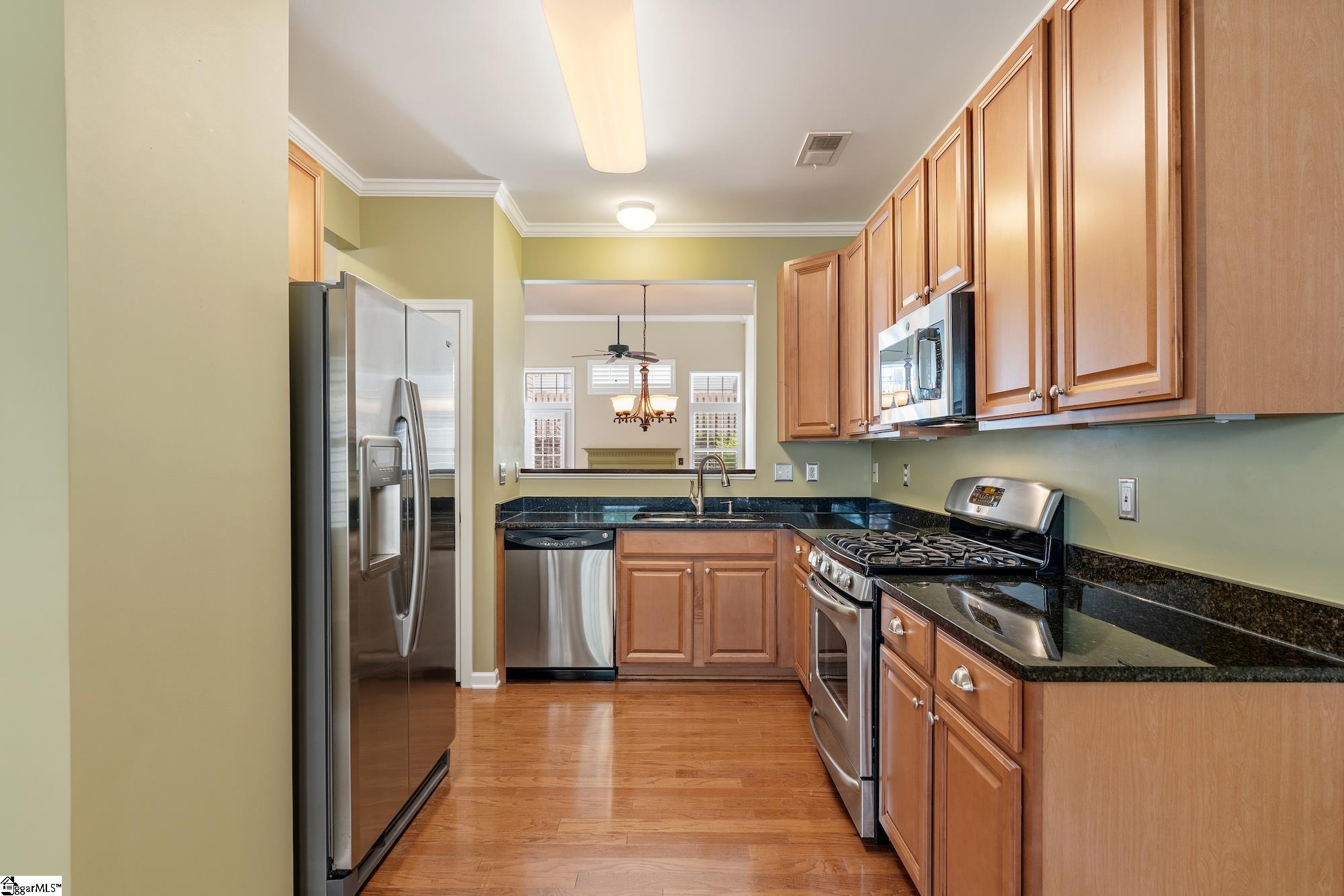 419 Cedar Pines Drive Property Photo 4
