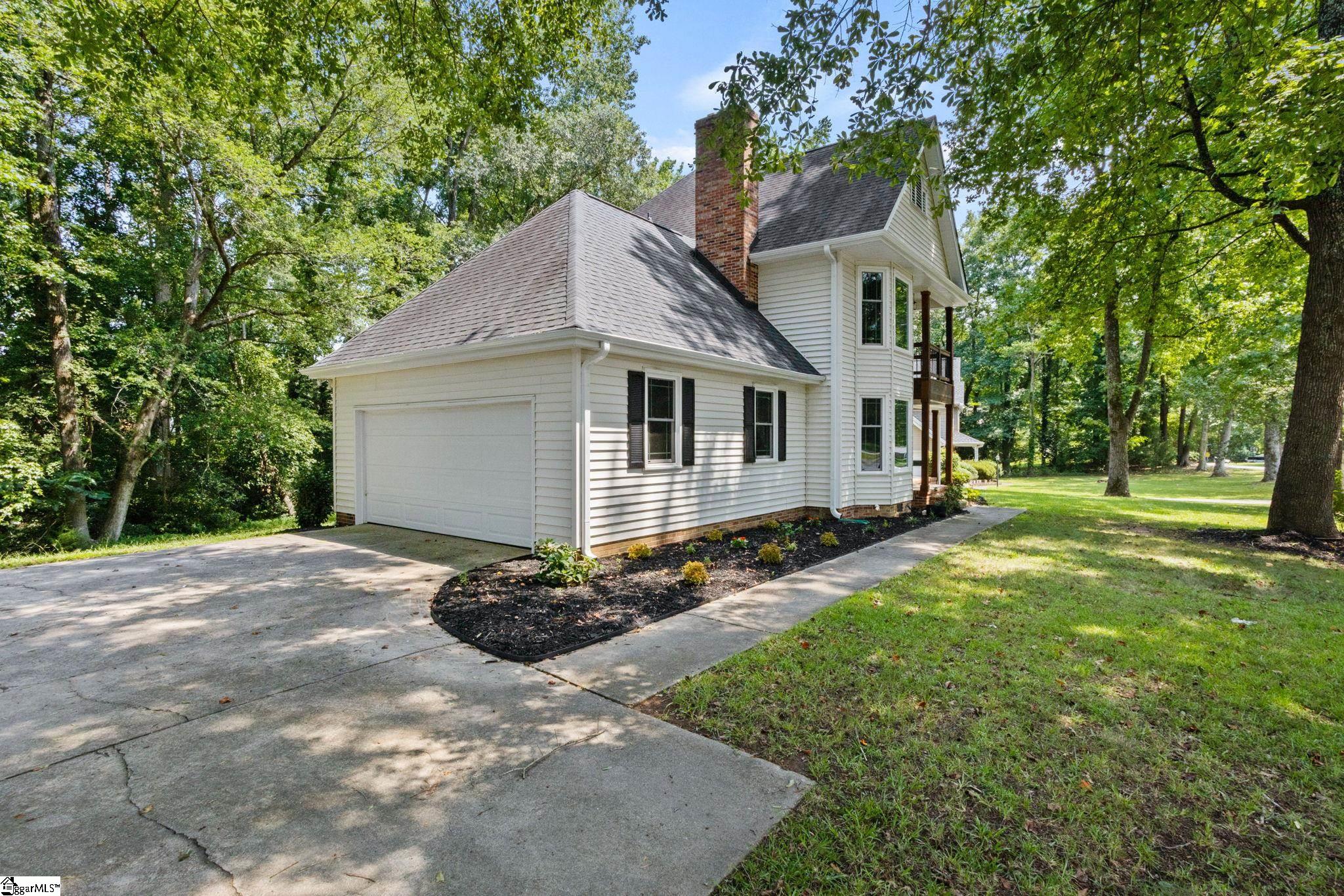 201 Hillpine Drive Property Photo 2