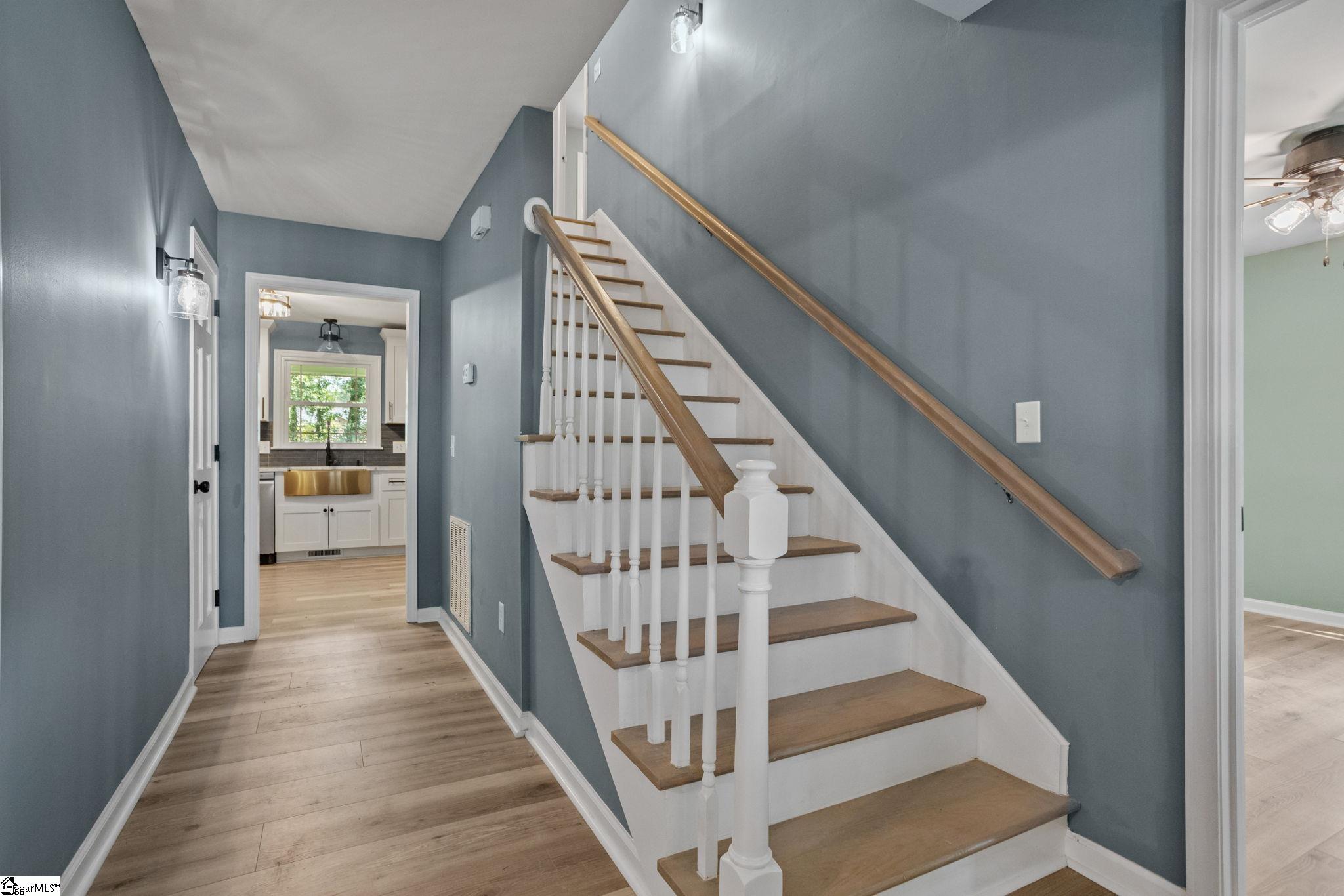 201 Hillpine Drive Property Photo 4