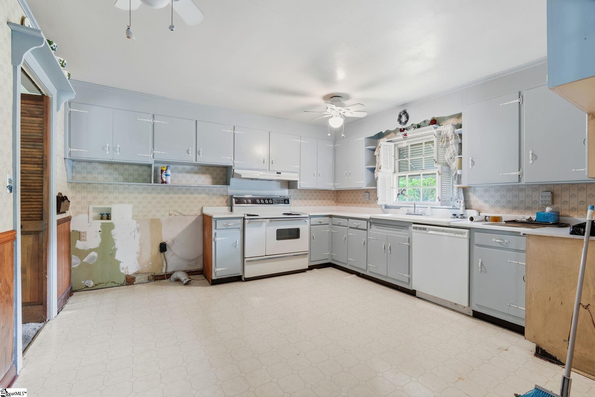1600308 Property Photo 25