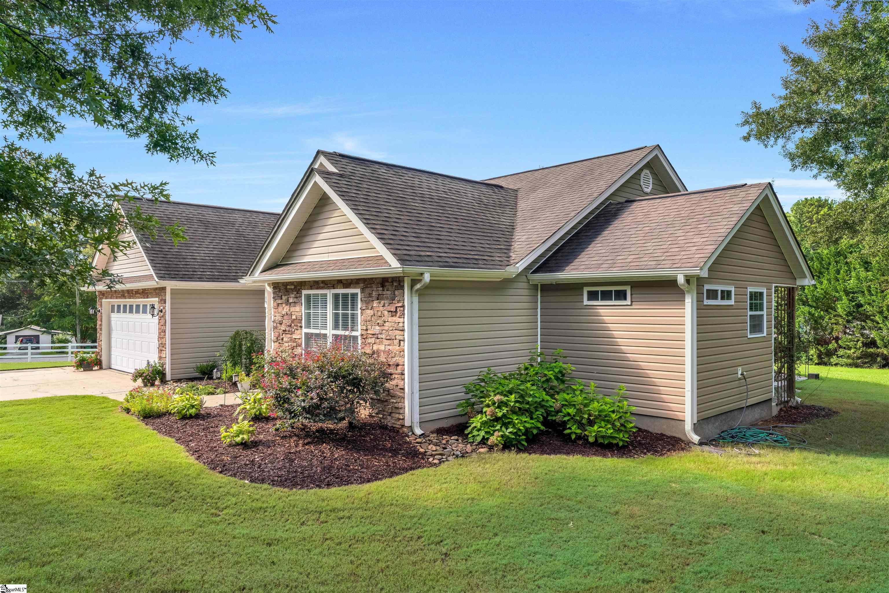 1 Berry Tree Court Property Photo 3