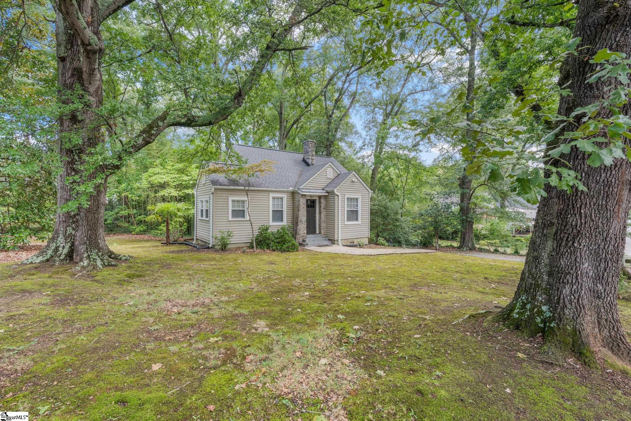 301 Brookwood Drive Property Photo 3