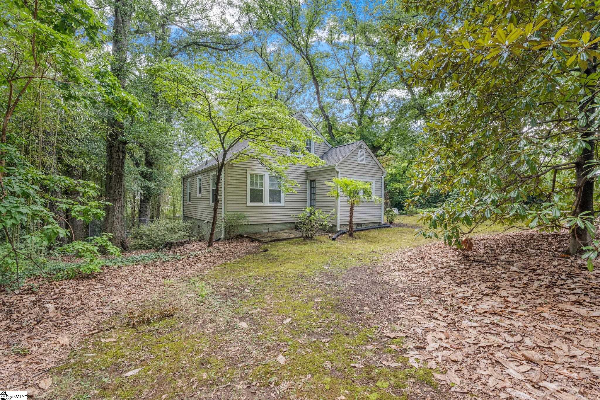 301 Brookwood Drive Property Photo 4