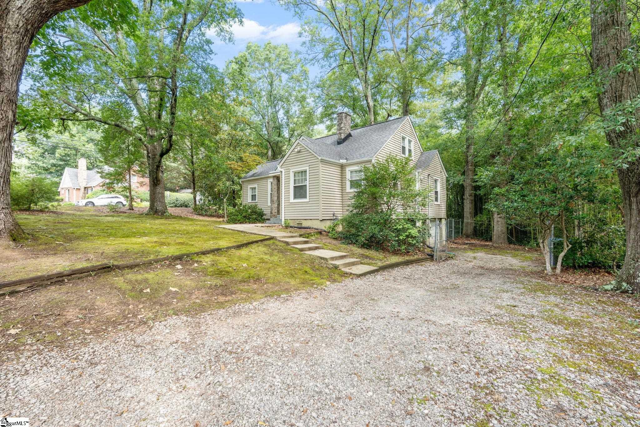 301 Brookwood Drive Property Photo 5