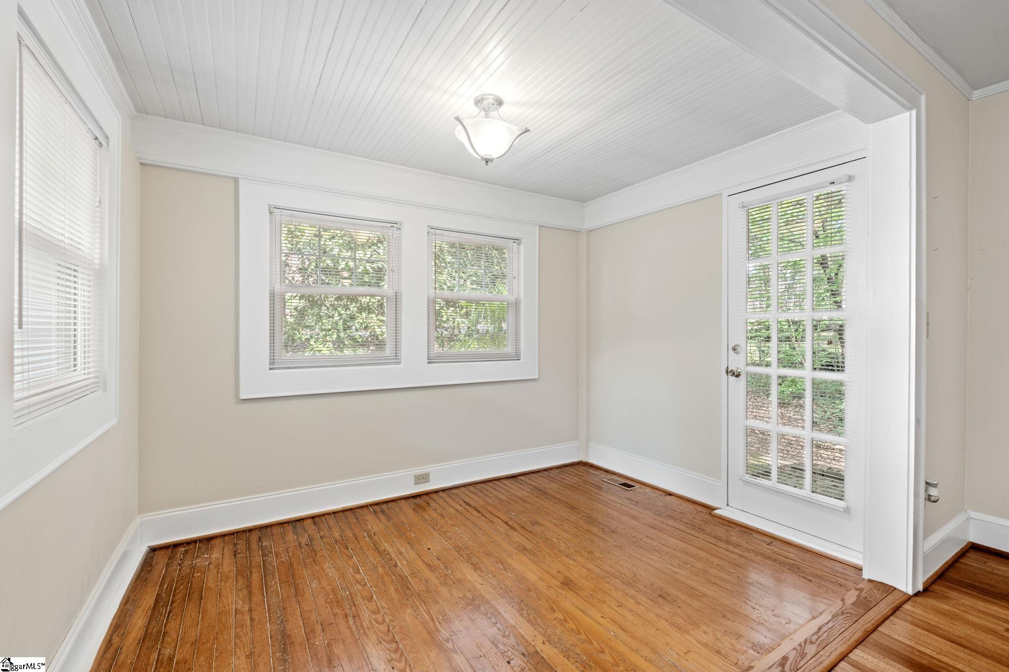 301 Brookwood Drive Property Photo 12