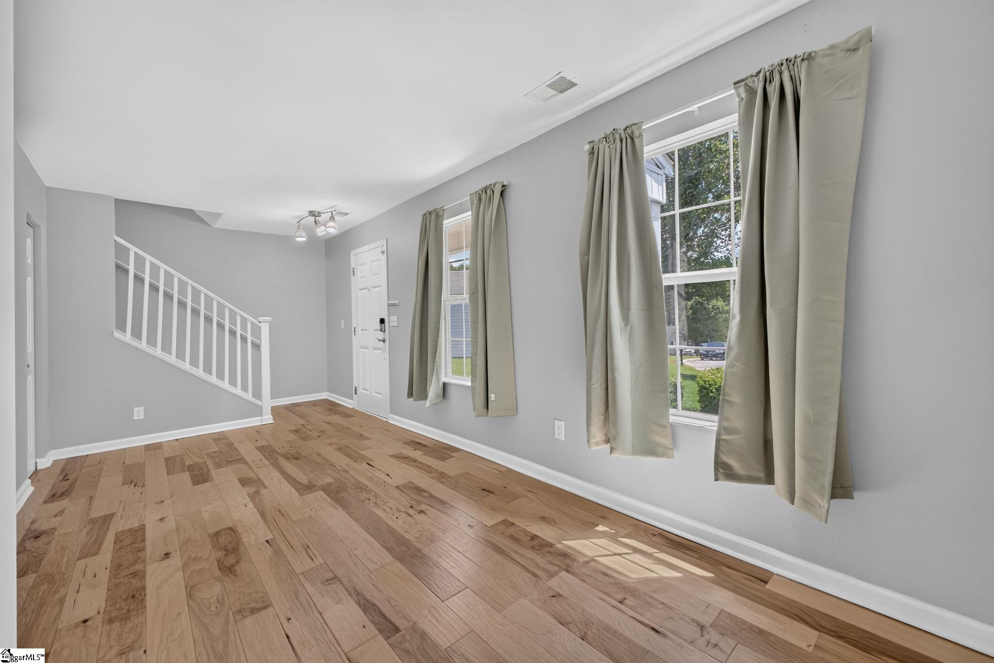 114 Kingsman Court Property Photo 4