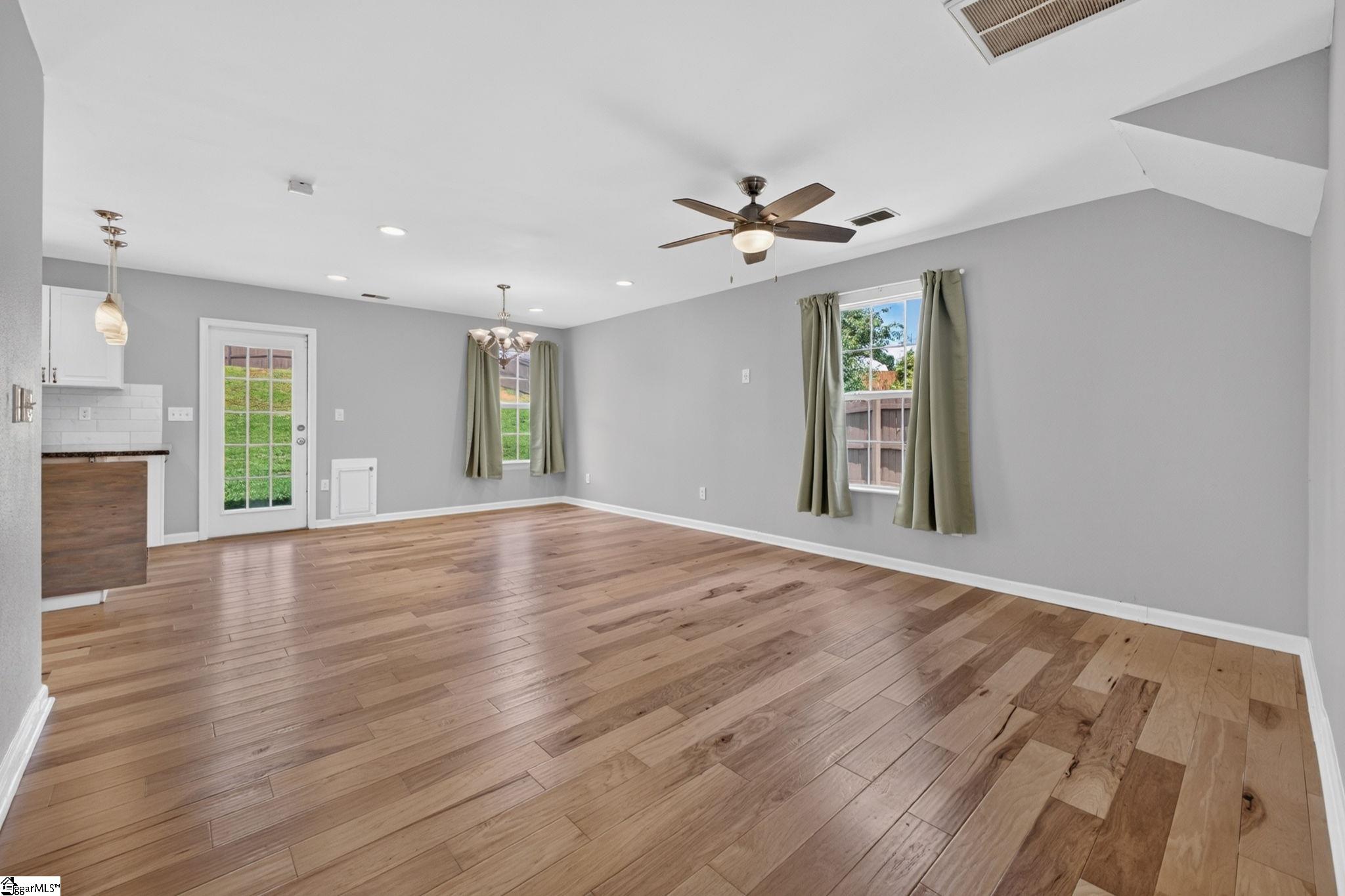 114 Kingsman Court Property Photo 7