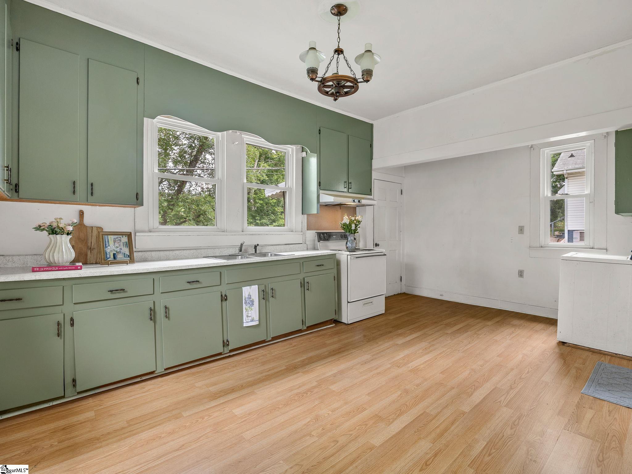 33 Lawrence Street Property Photo 7
