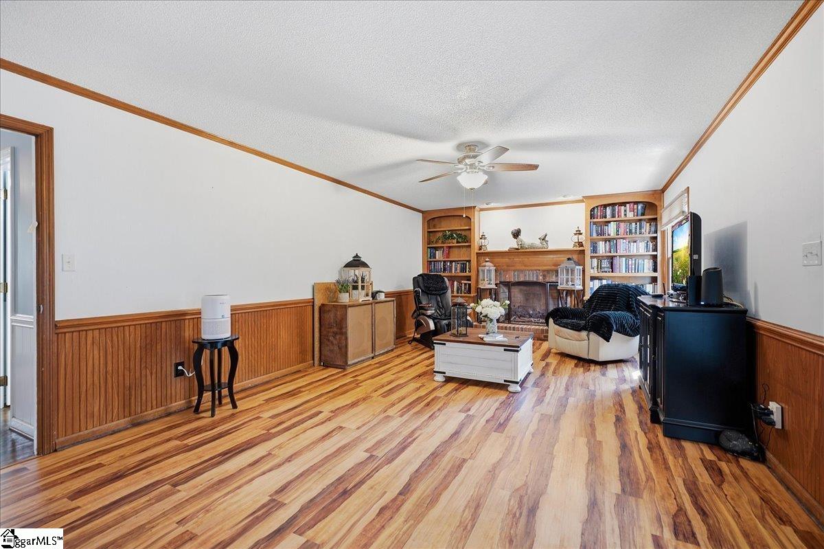 410 Thornhill Drive Property Photo 7