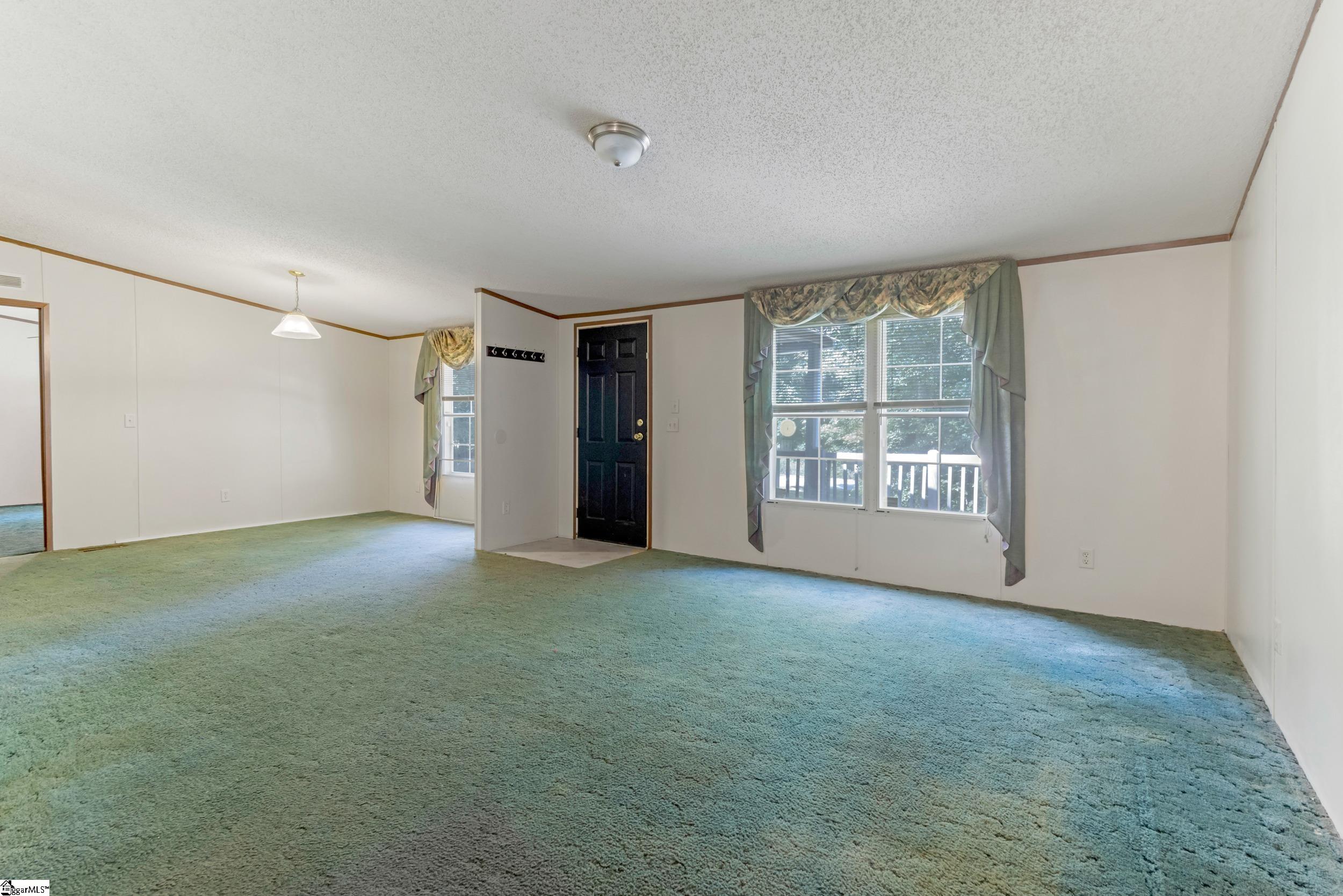 214 Chantilly Circle Property Photo 4