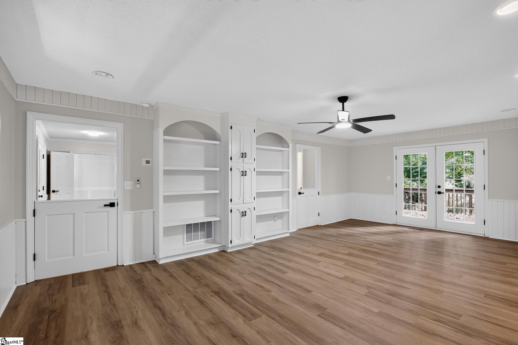 814 S Almond Drive Property Photo 3