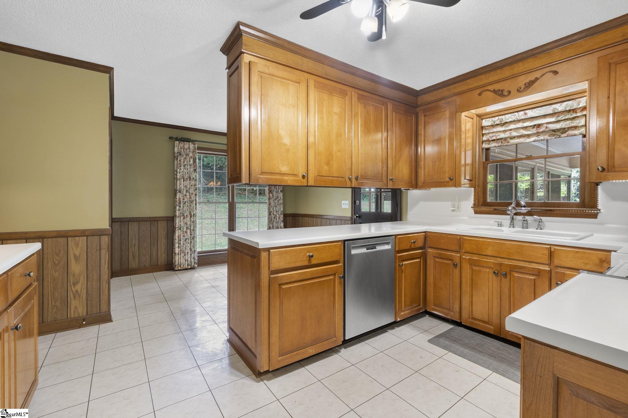 1204 Stonehurst Drive Property Photo 11