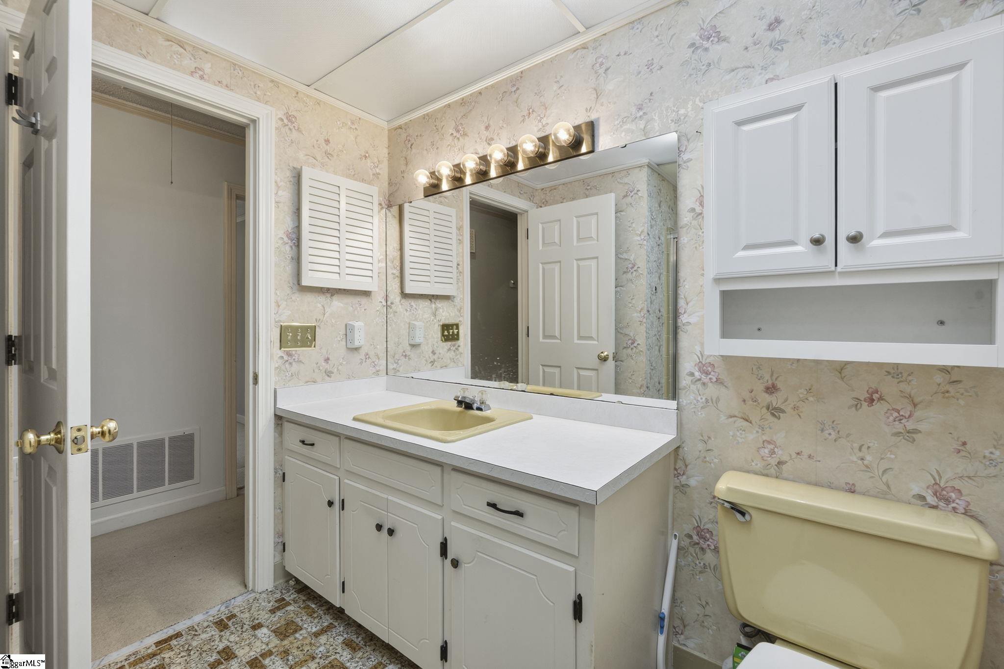 1204 Stonehurst Drive Property Photo 30