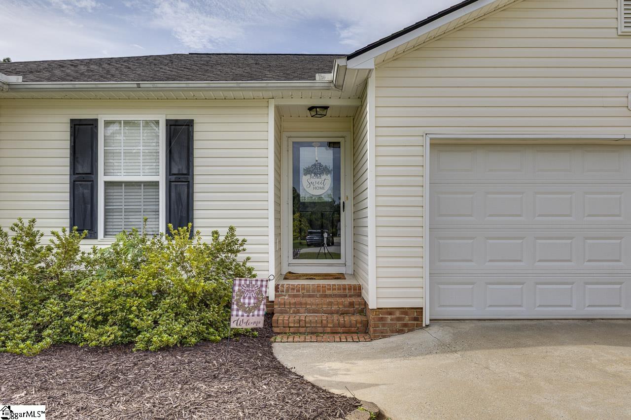 8 Shady Pines Court Property Photo 4