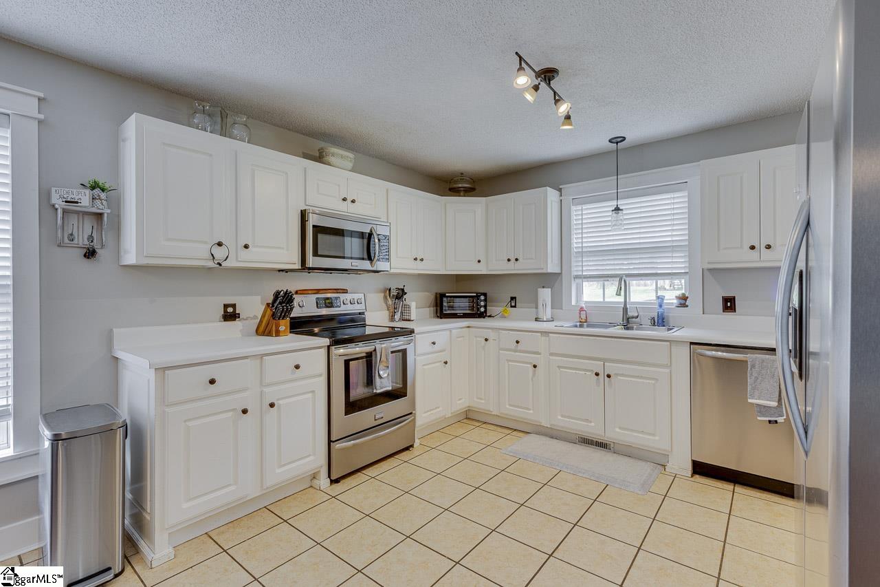 8 Shady Pines Court Property Photo 16