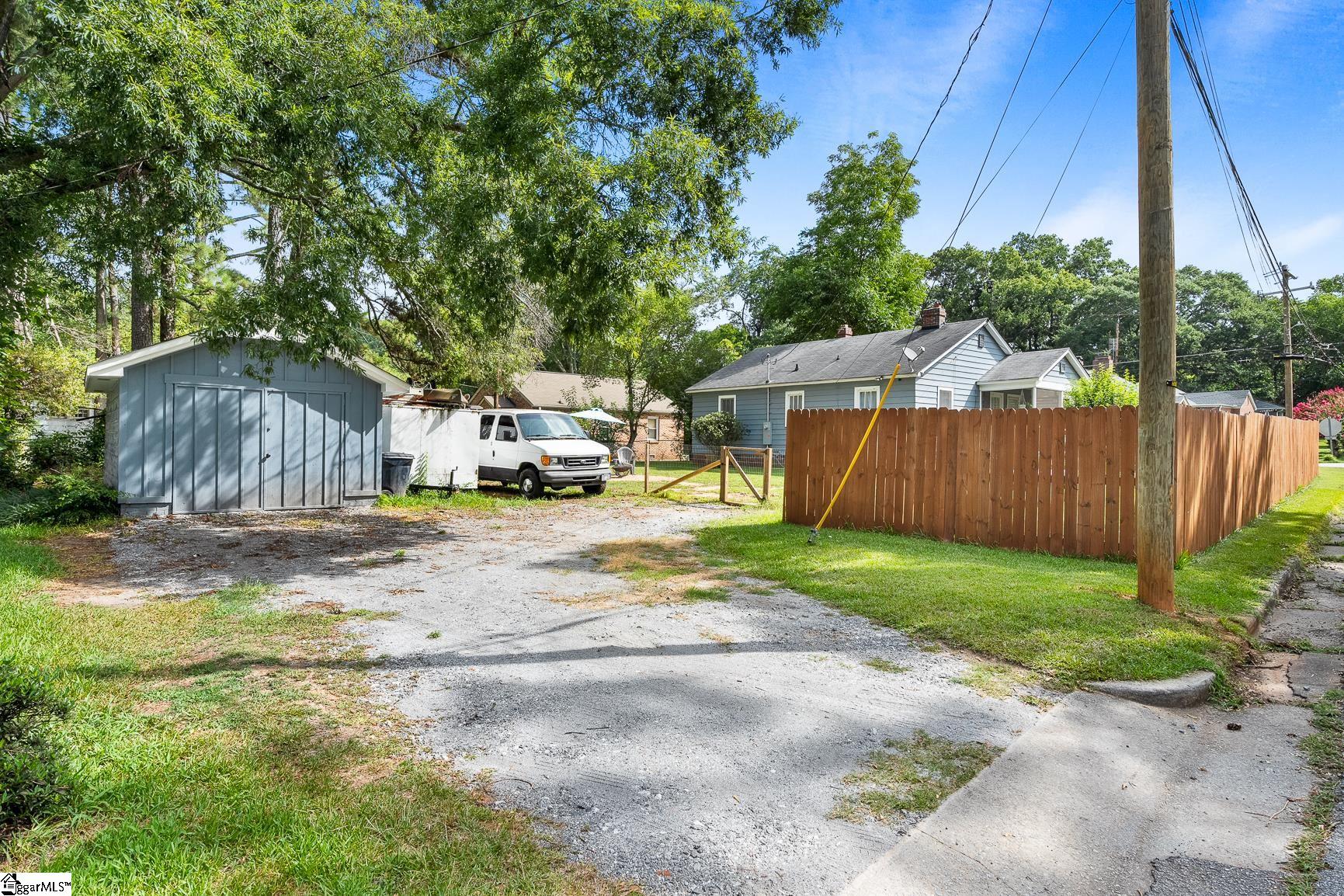 2001 Woodside Avenue Property Photo 7