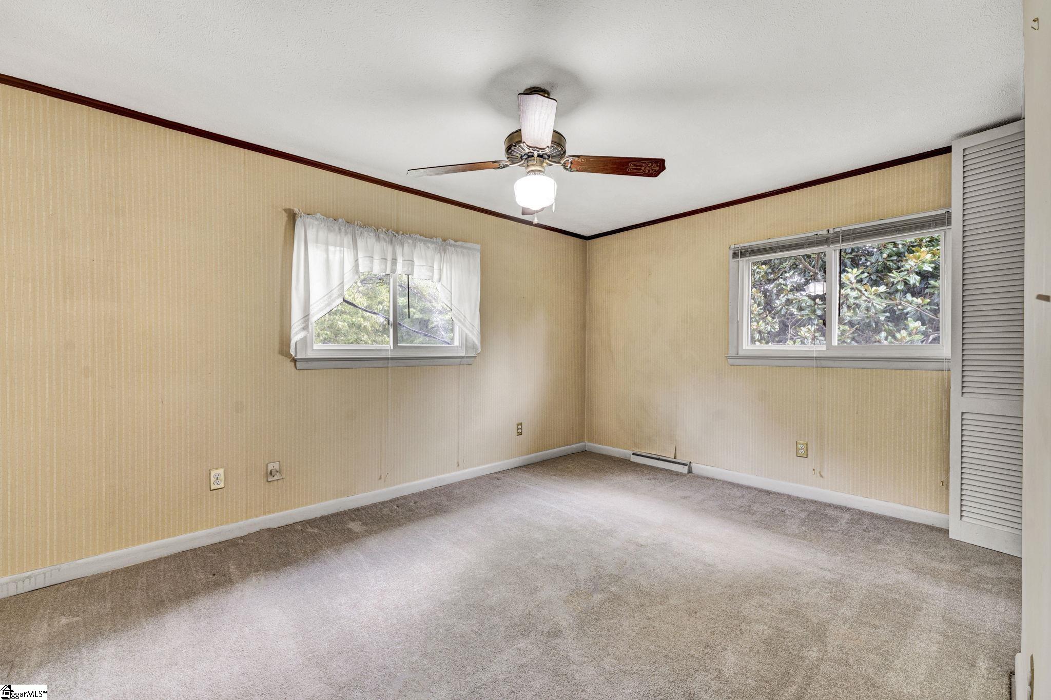 19 Vicki Circle Property Photo 4