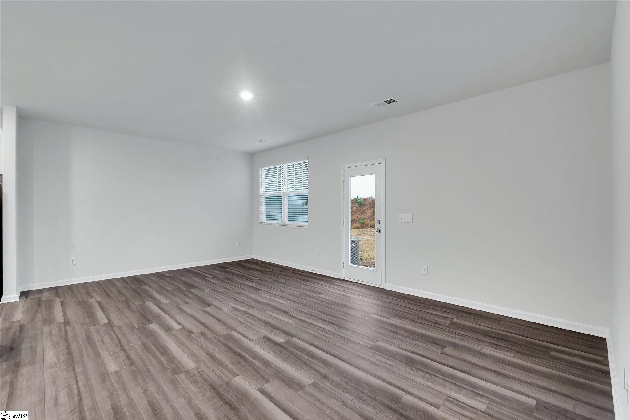 290 E Compass Way Property Photo 8
