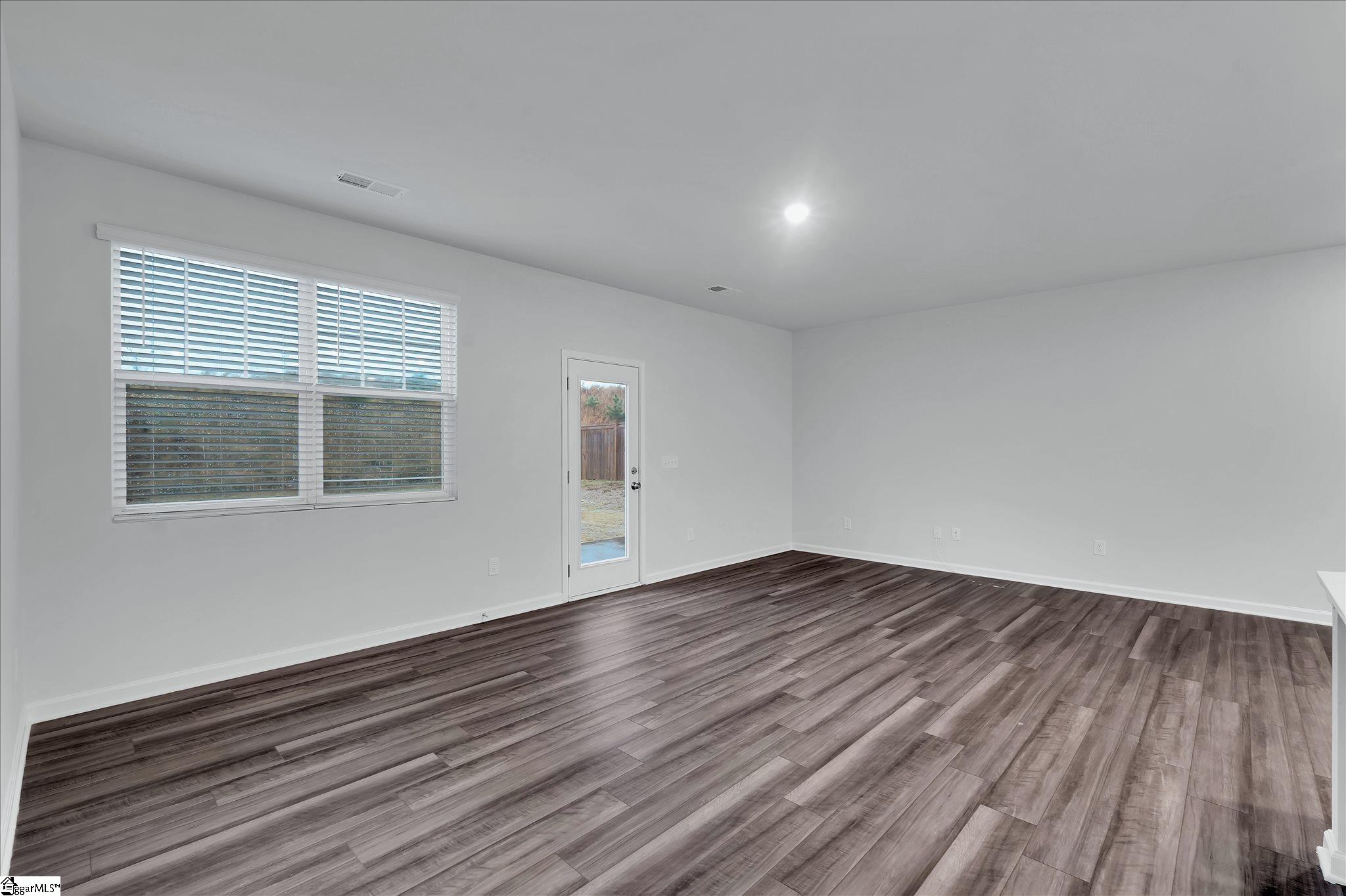 290 E Compass Way Property Photo 11