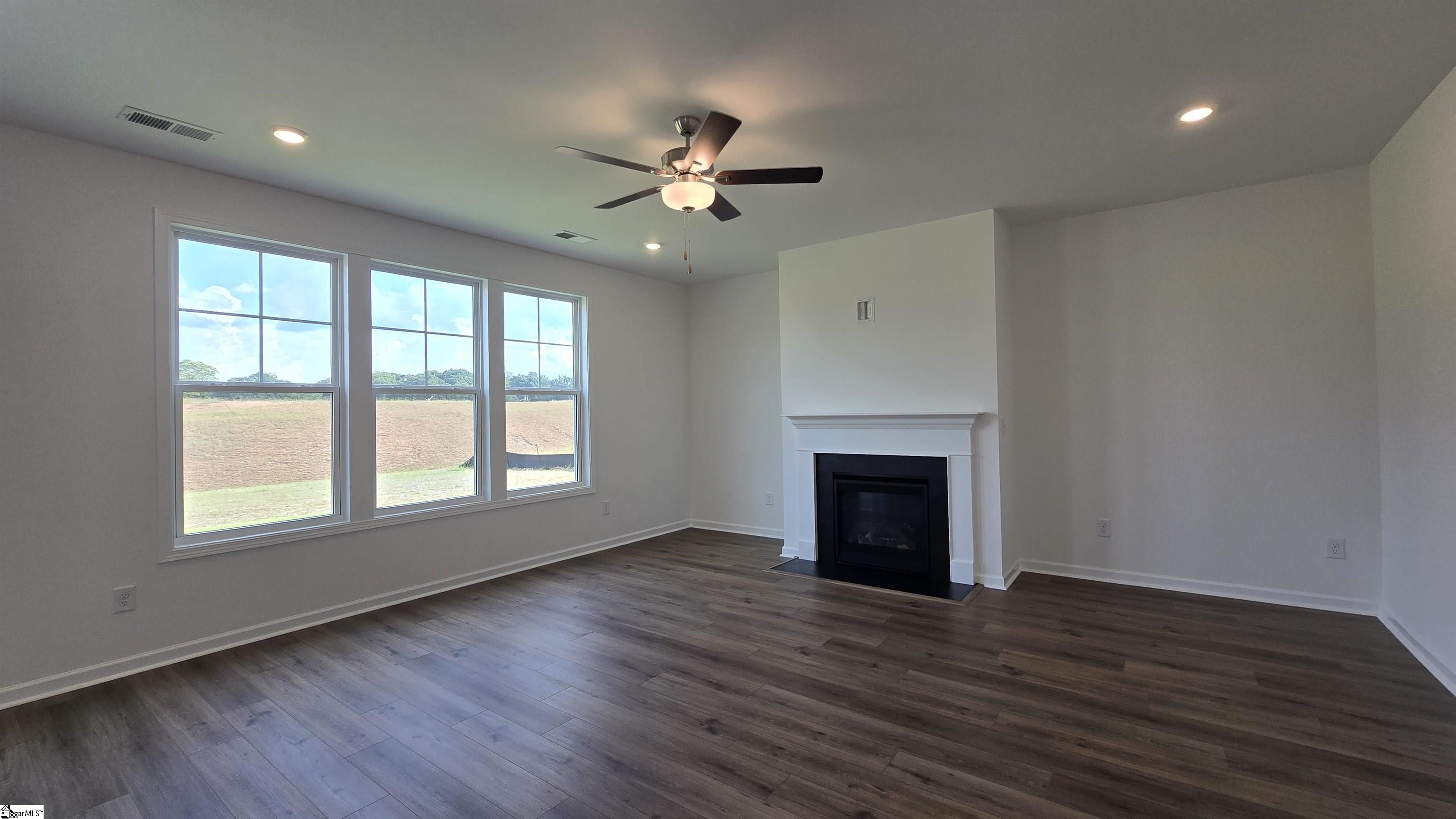 211 Bellflower Lane Property Photo 8