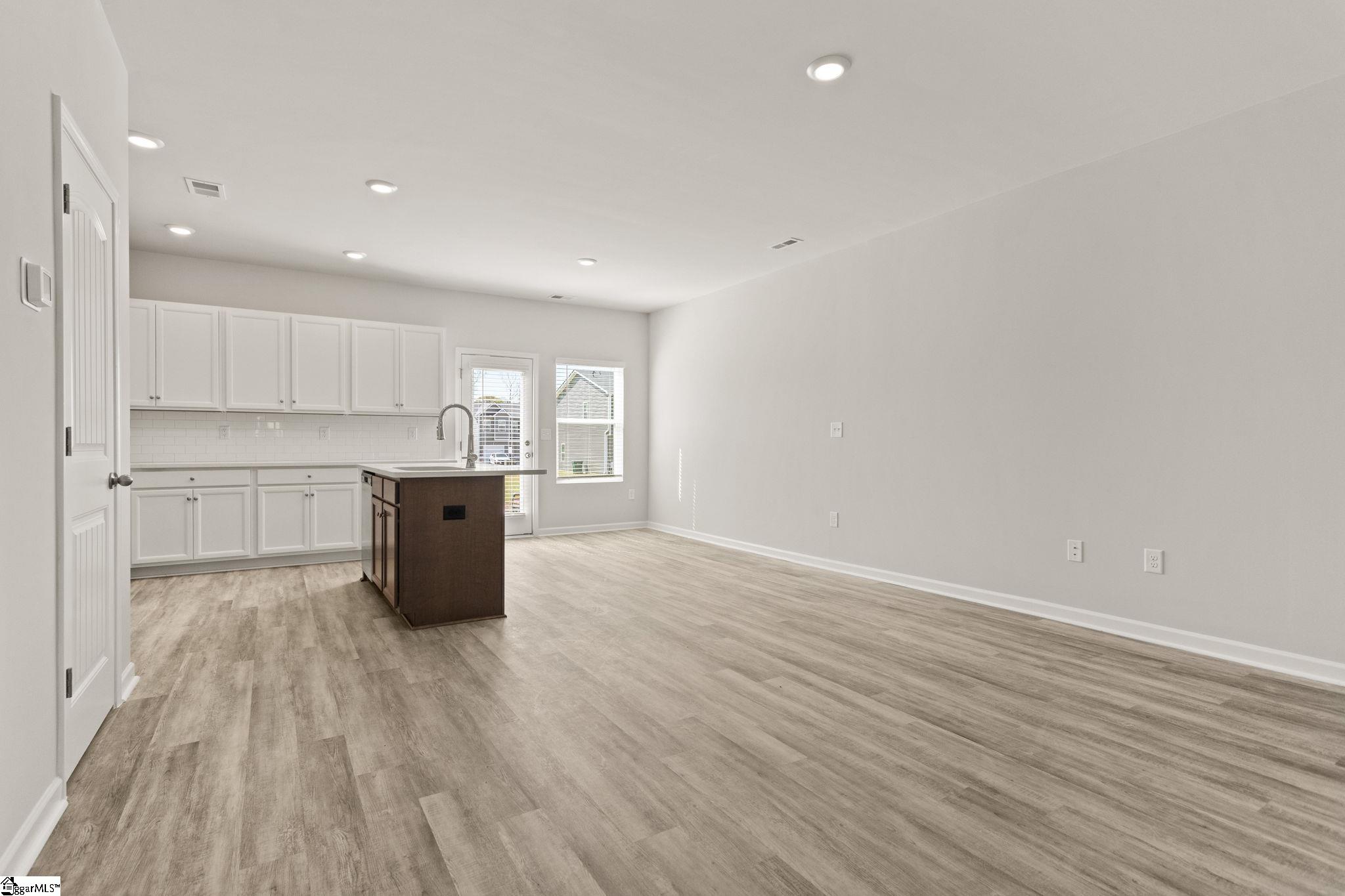 1322 Roadstead Street Property Photo 5