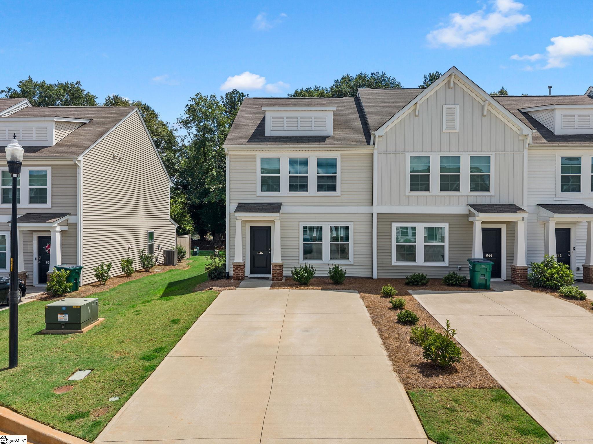 646 Blossom Run Property Photo 2