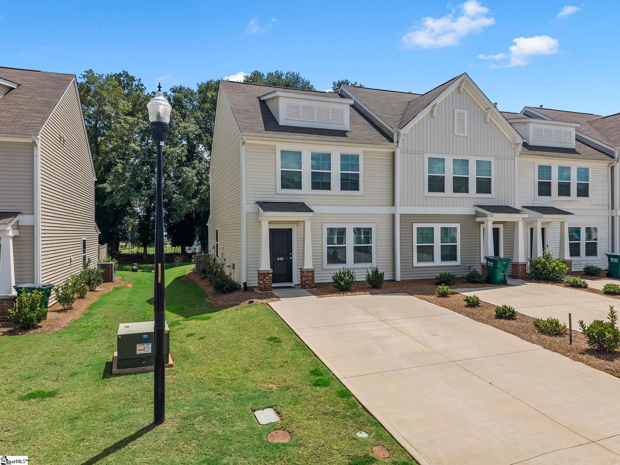 646 Blossom Run Property Photo 3