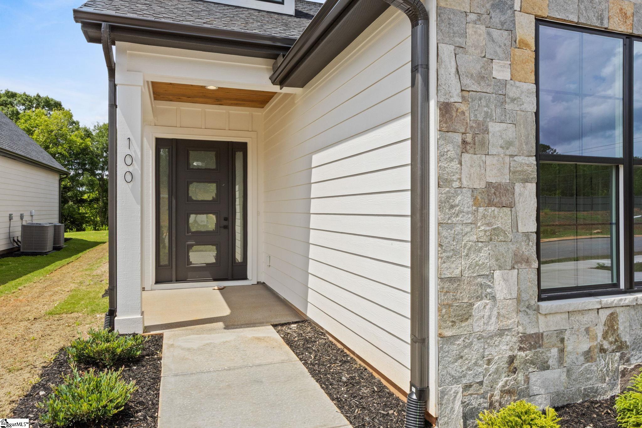 100 Adrian Way Property Photo 3