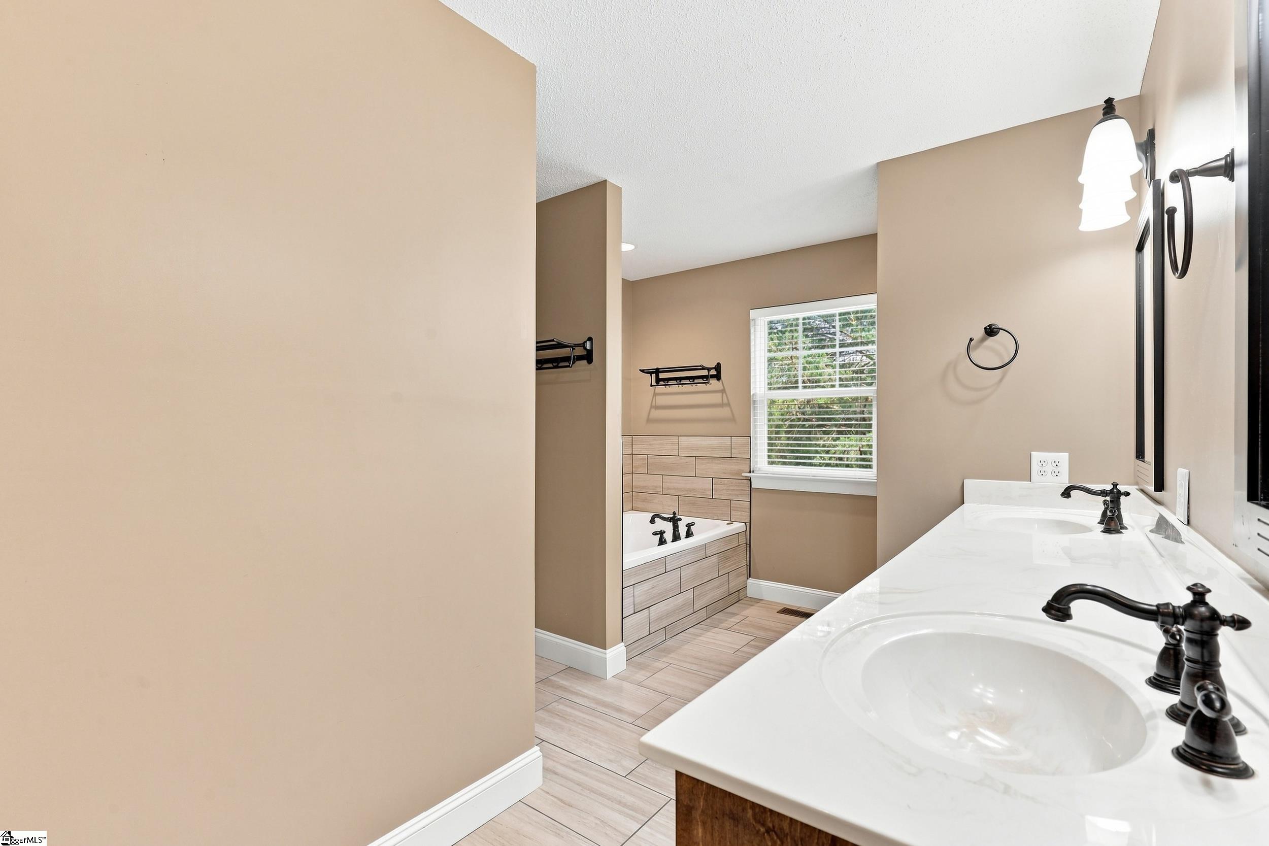 454 Morningmist Drive Property Photo 16