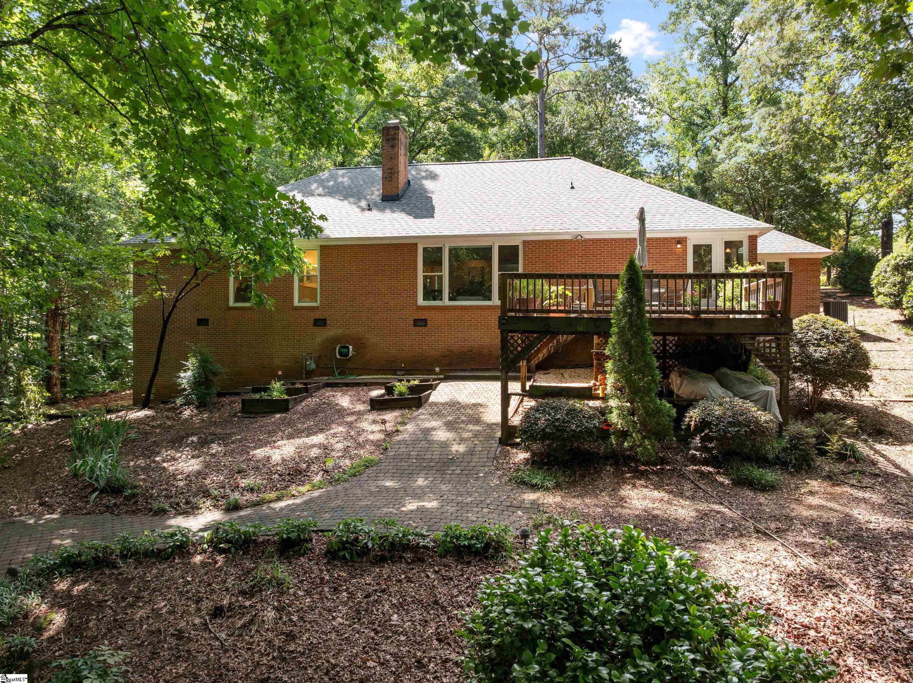 1600622 Property Photo 2