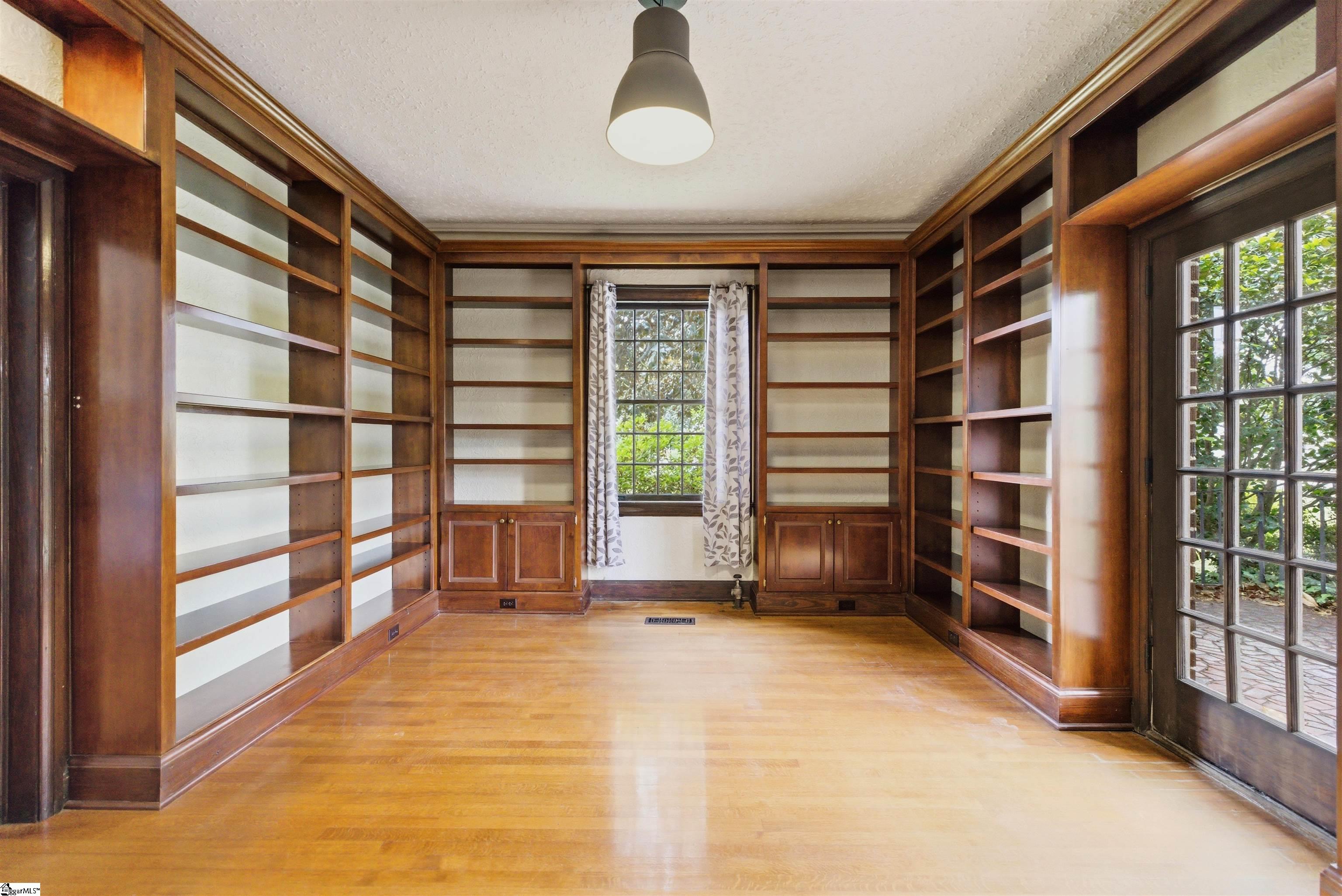 511 E Cambridge Avenue Property Photo 2