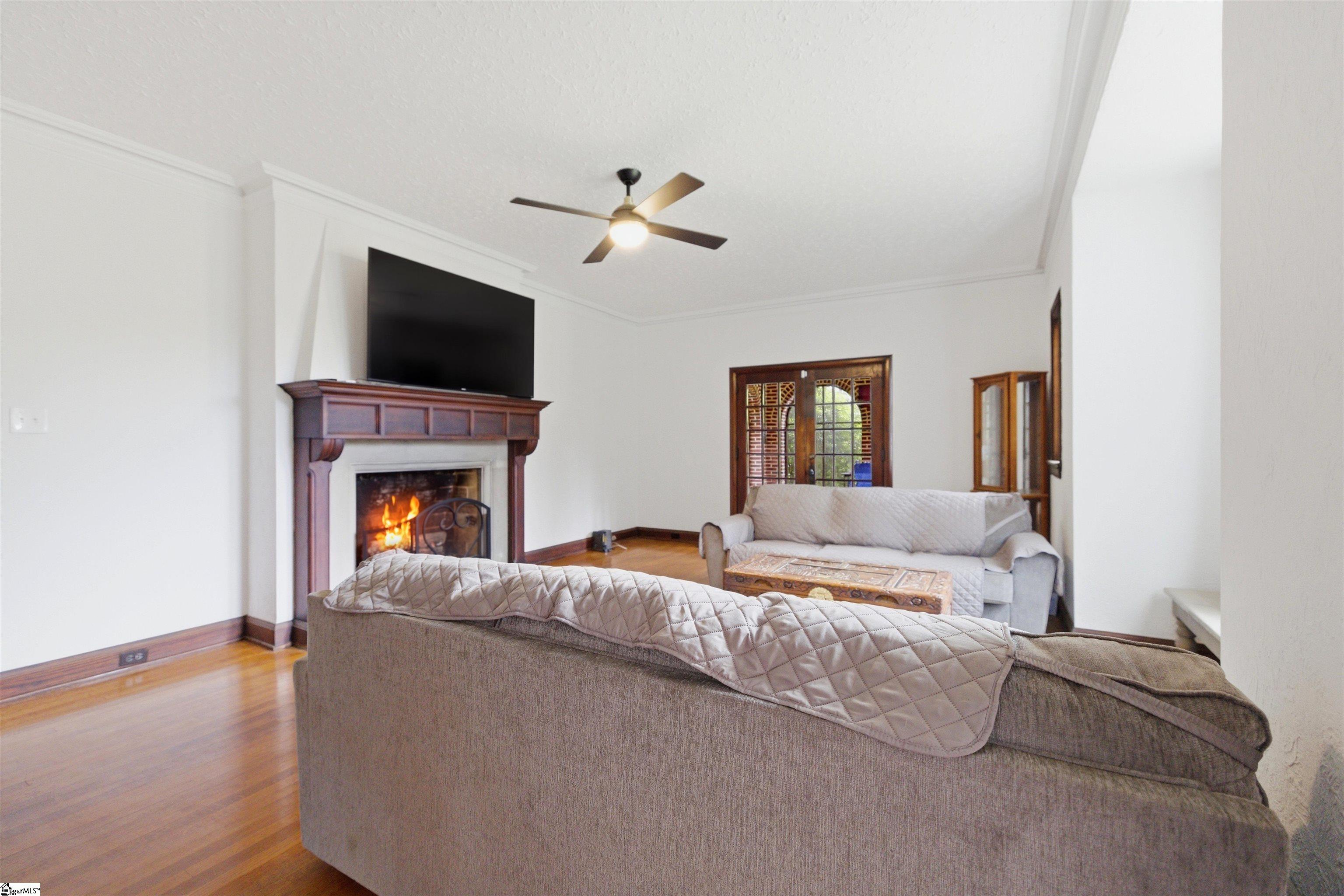 511 E Cambridge Avenue Property Photo 6