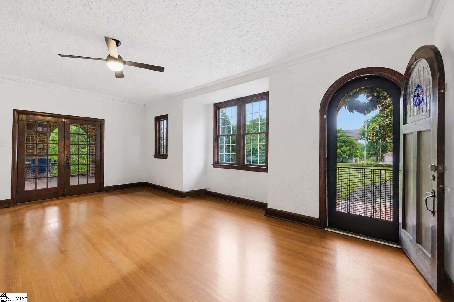 511 E Cambridge Avenue Property Photo 9