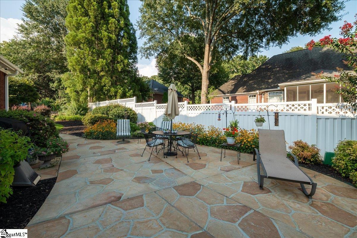 106 Carson Court Property Photo 41