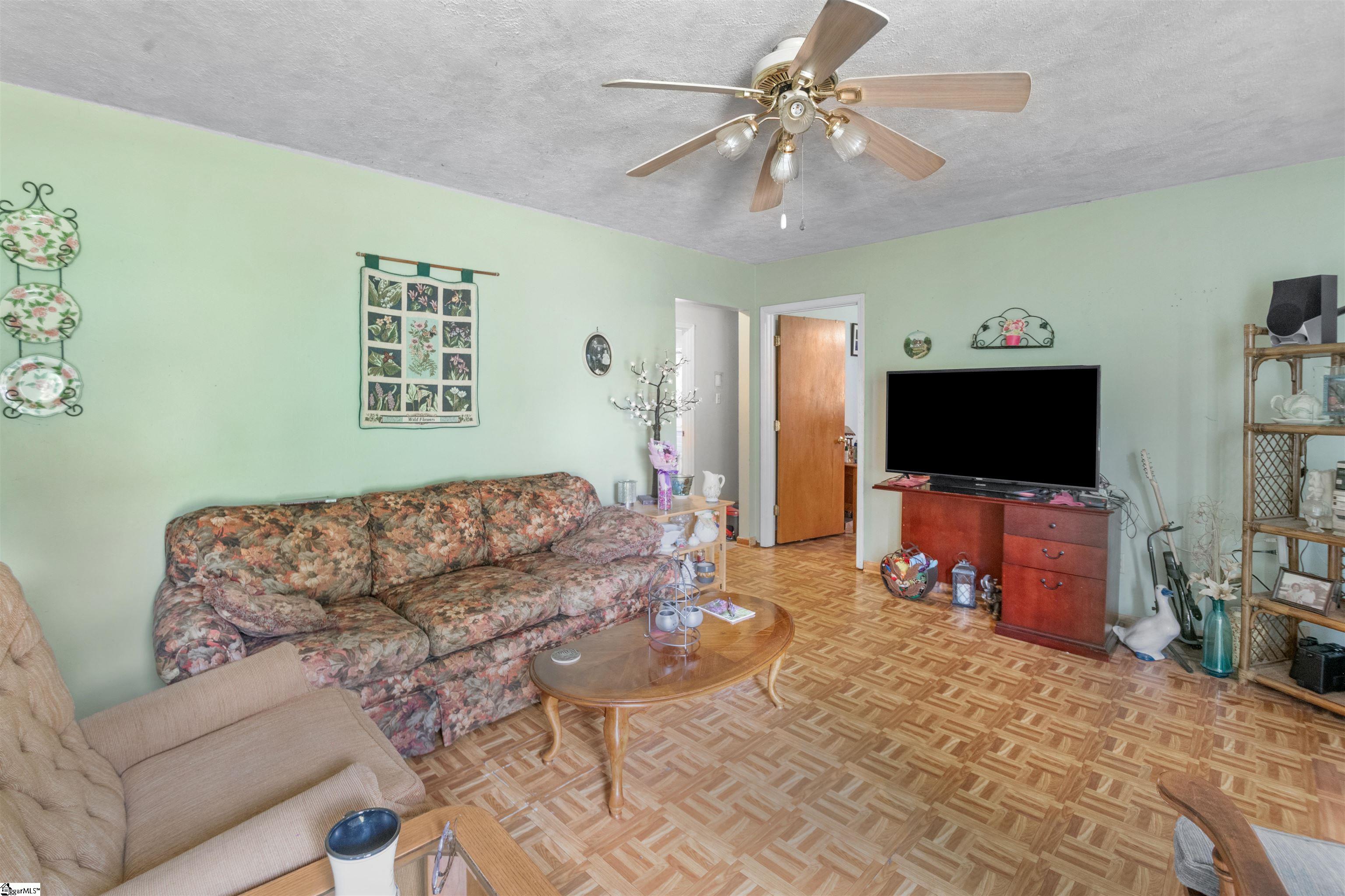 120 Jay Drive Property Photo 4