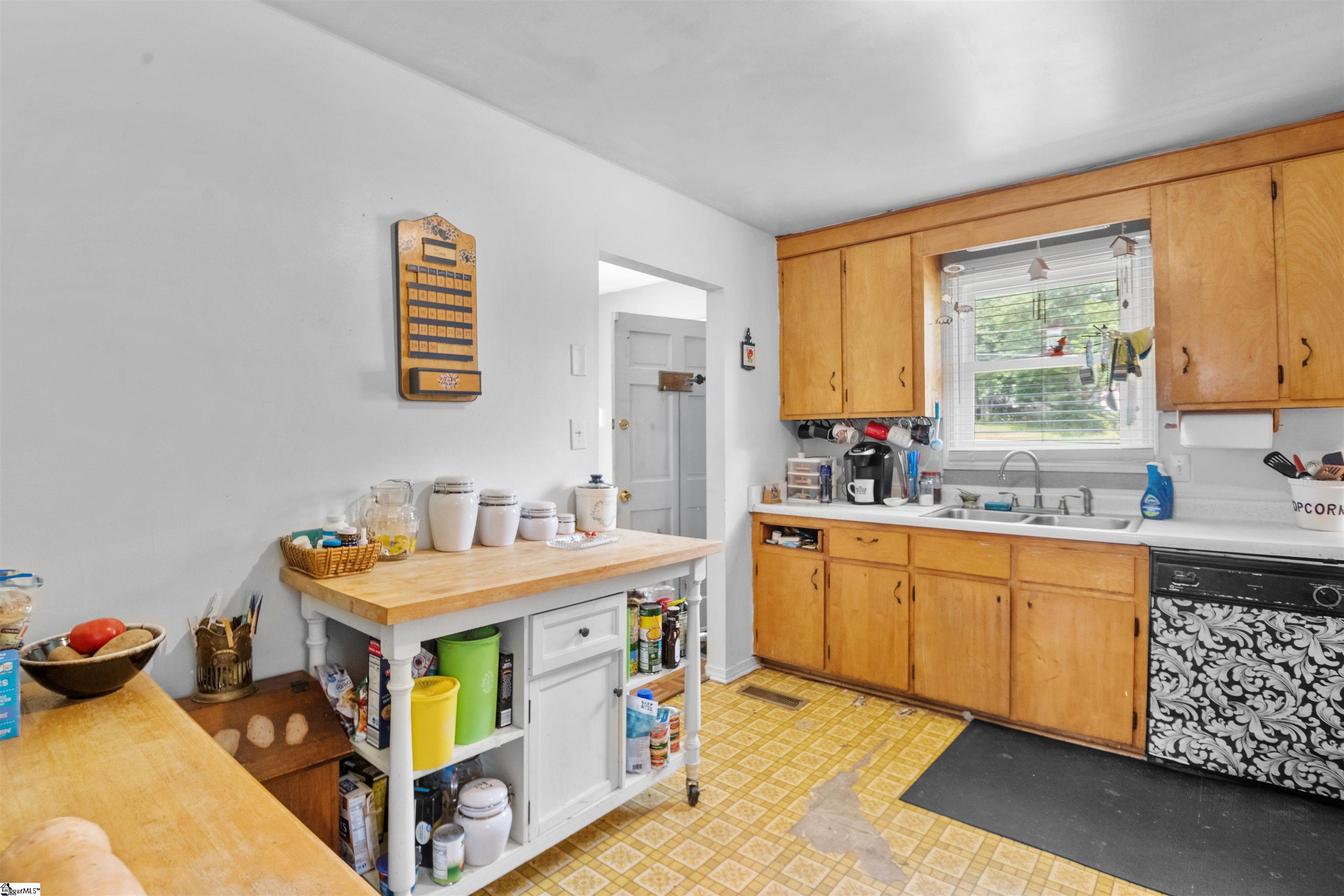 120 Jay Drive Property Photo 7