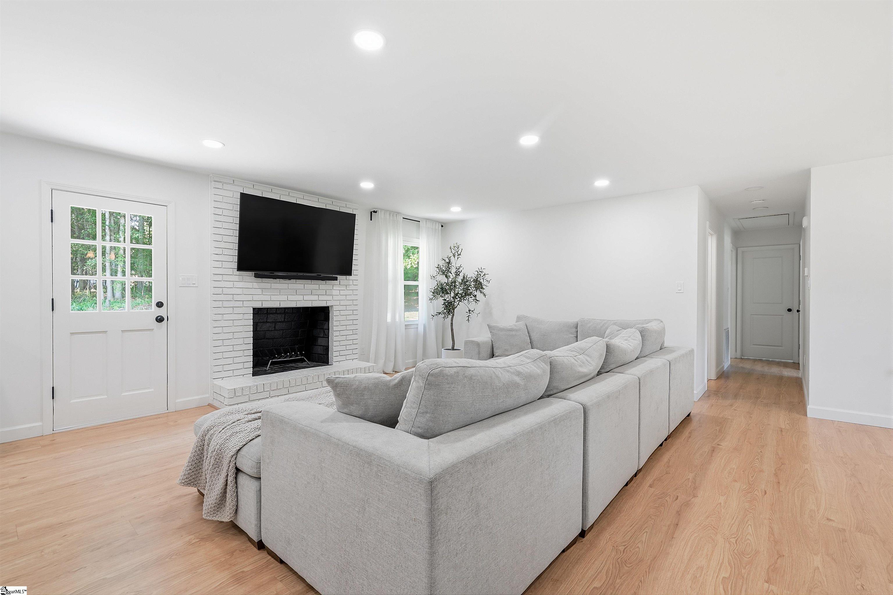 107 Lindley Court Property Photo 4