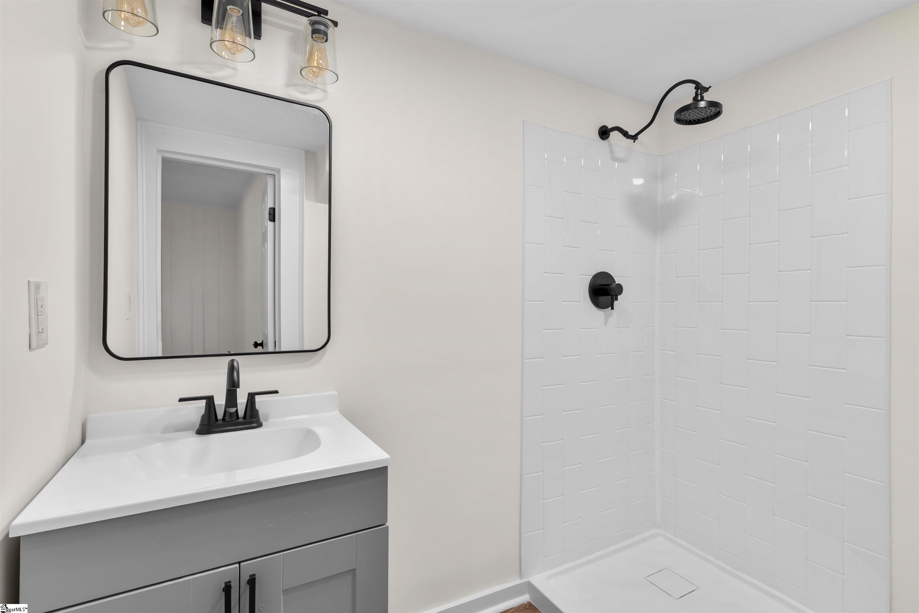 514 Academy Street Property Photo 8