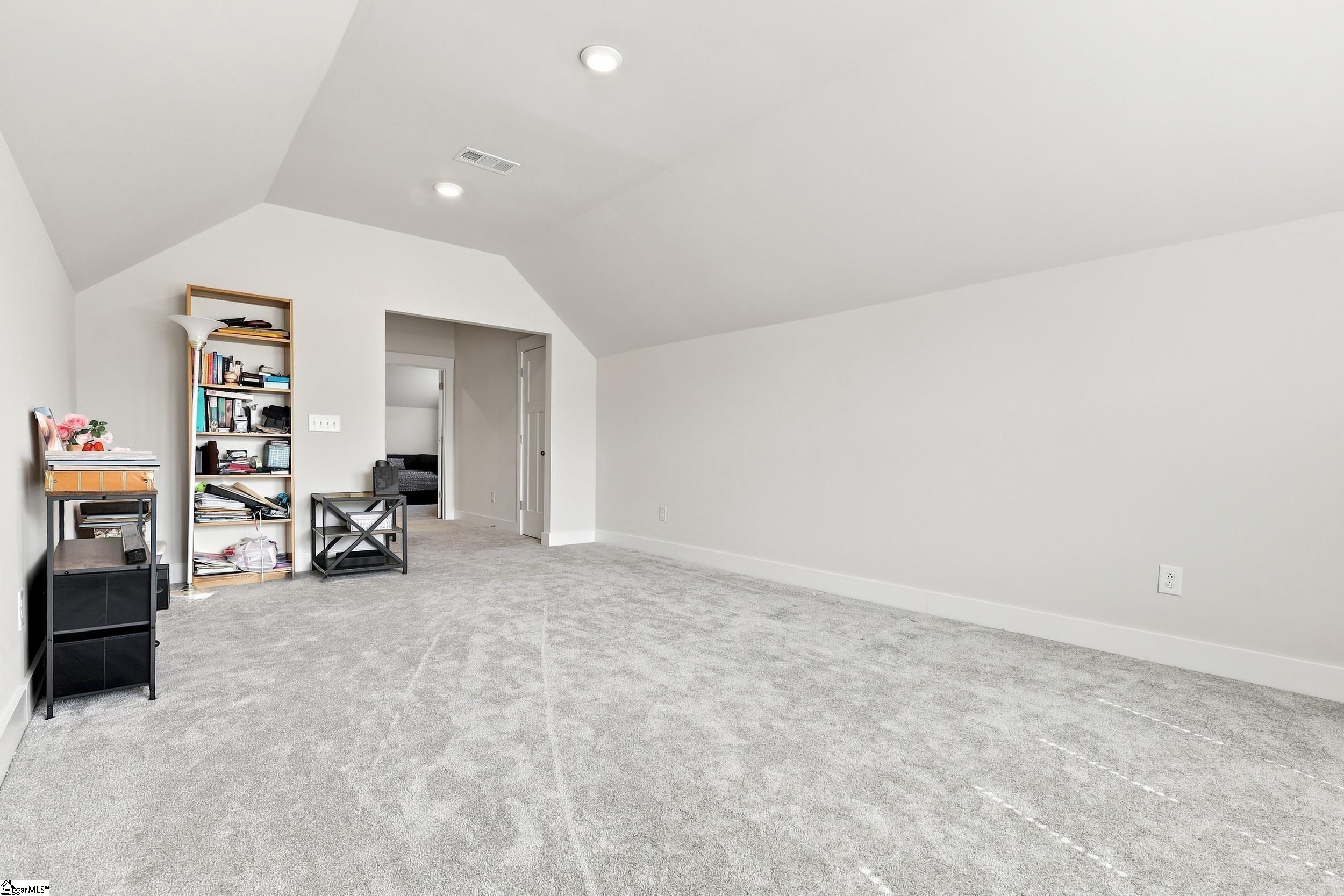 117 Whitman Way Property Photo 34