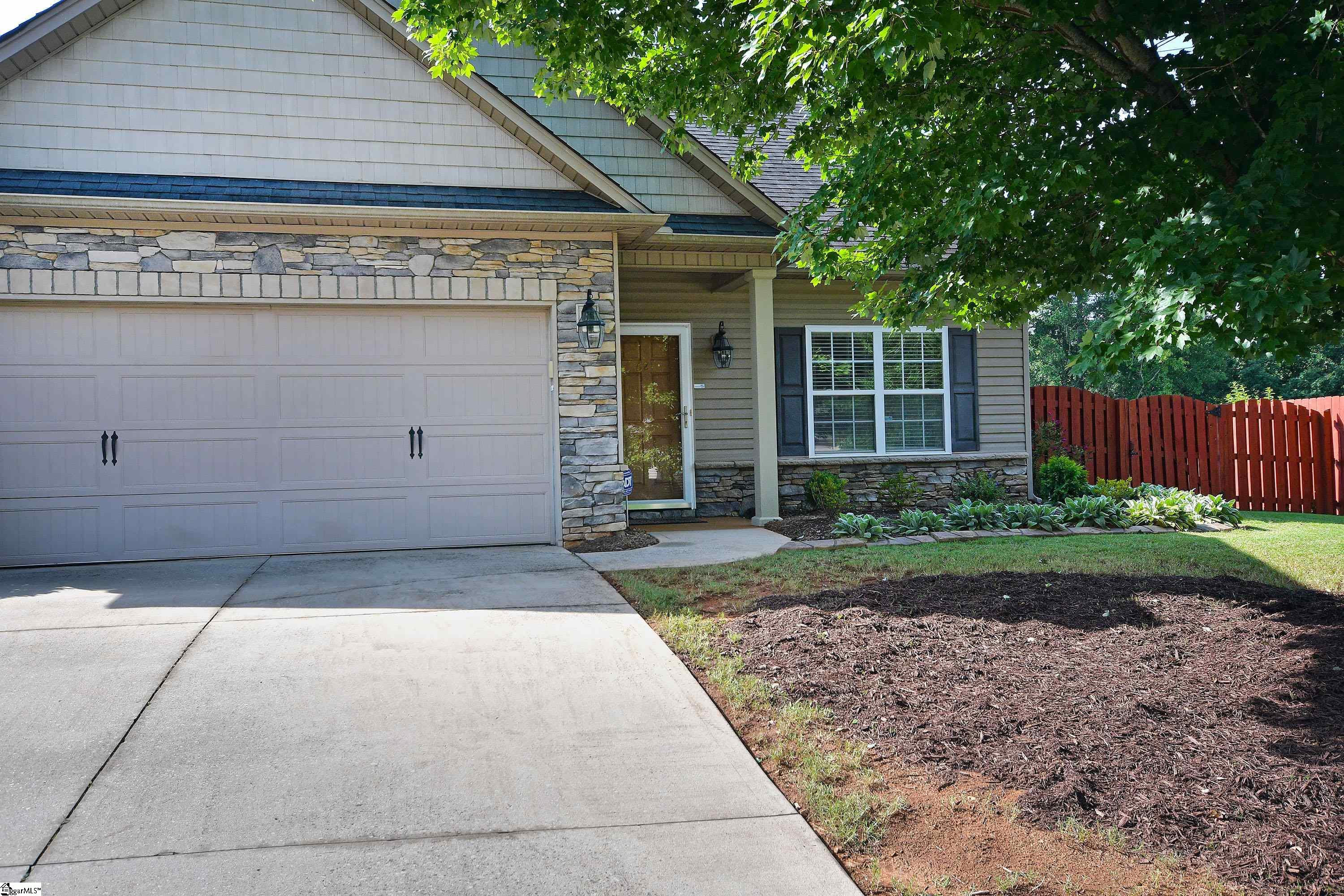 621 Summerville Way Property Photo 1