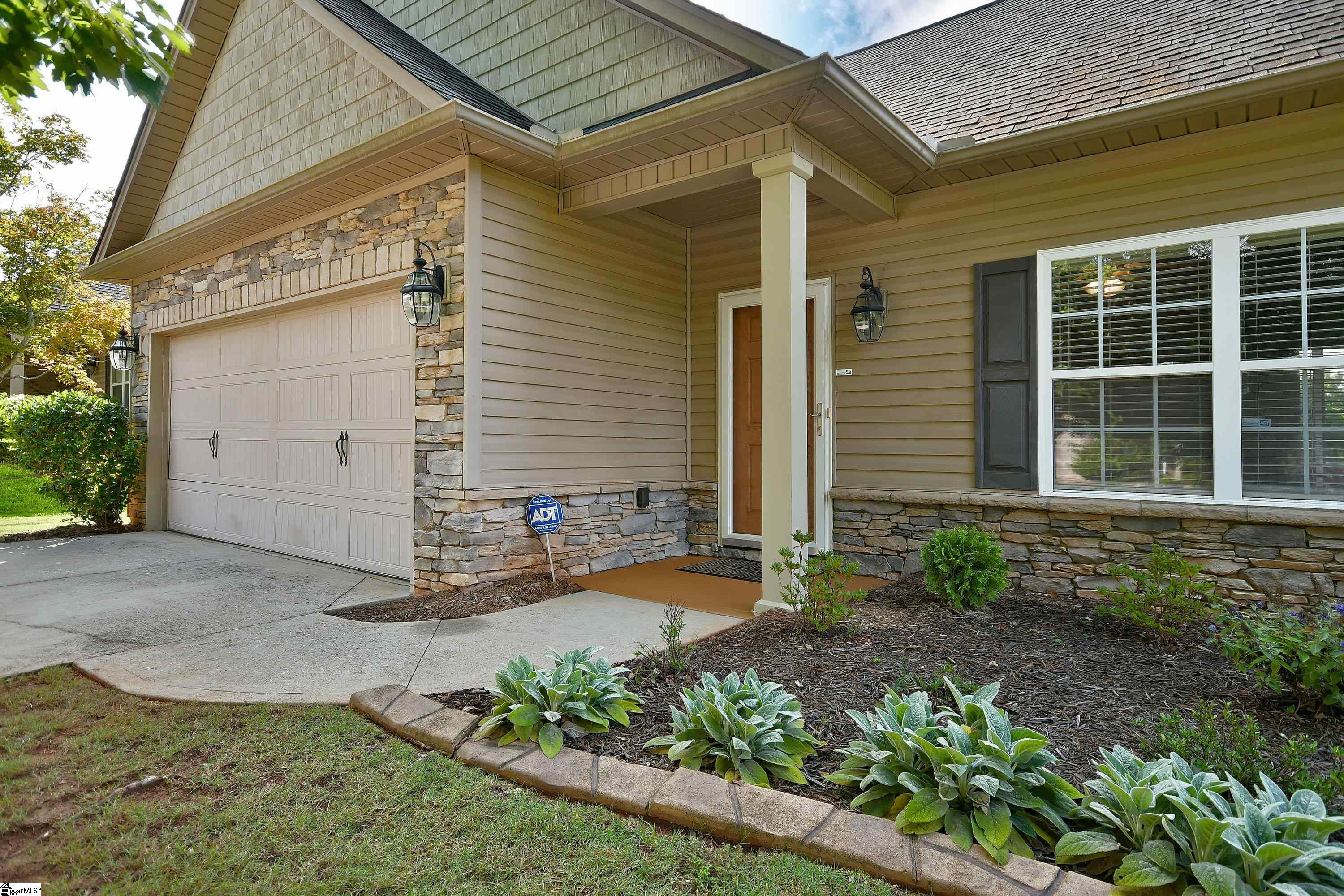 621 Summerville Way Property Photo 2