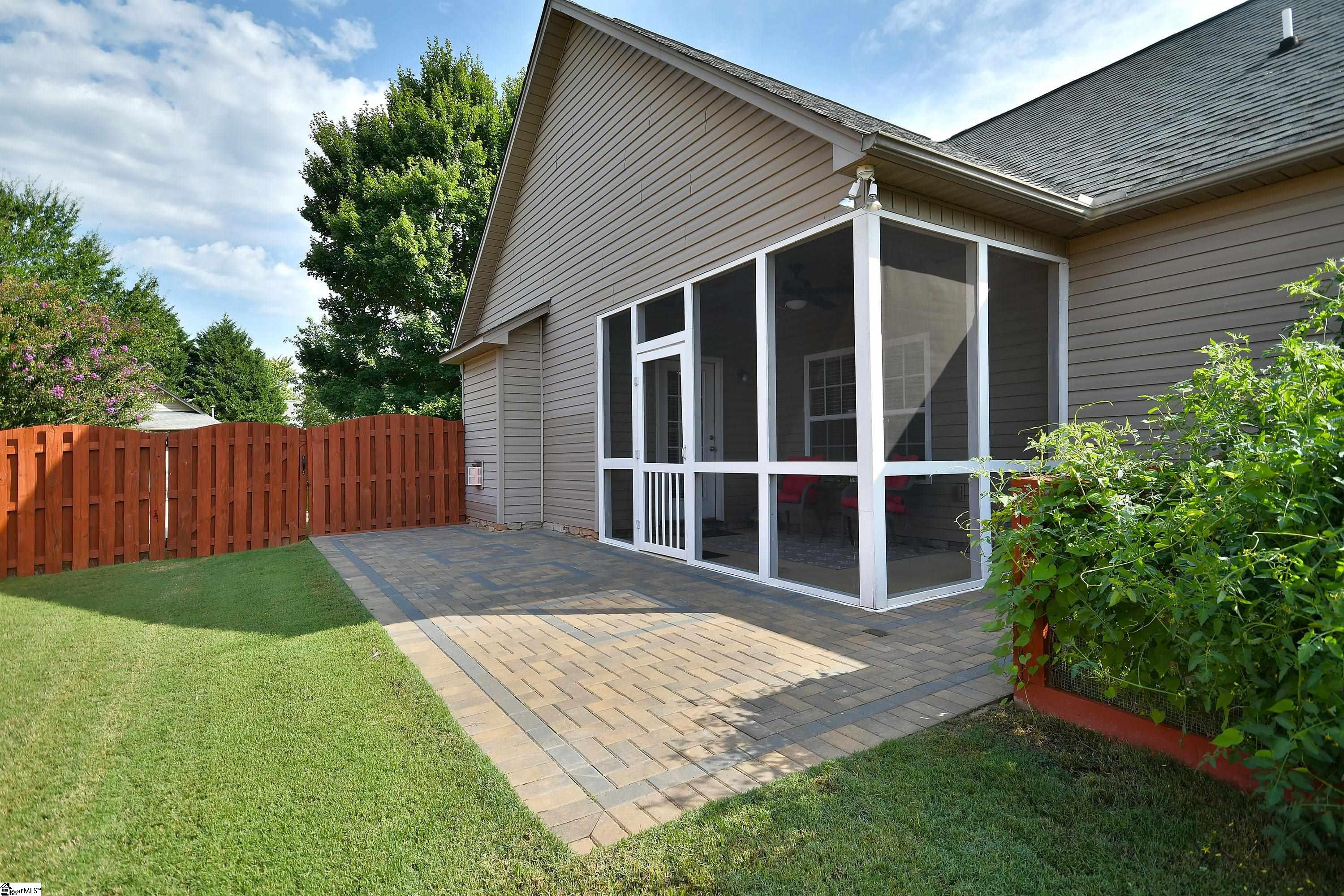 621 Summerville Way Property Photo 5