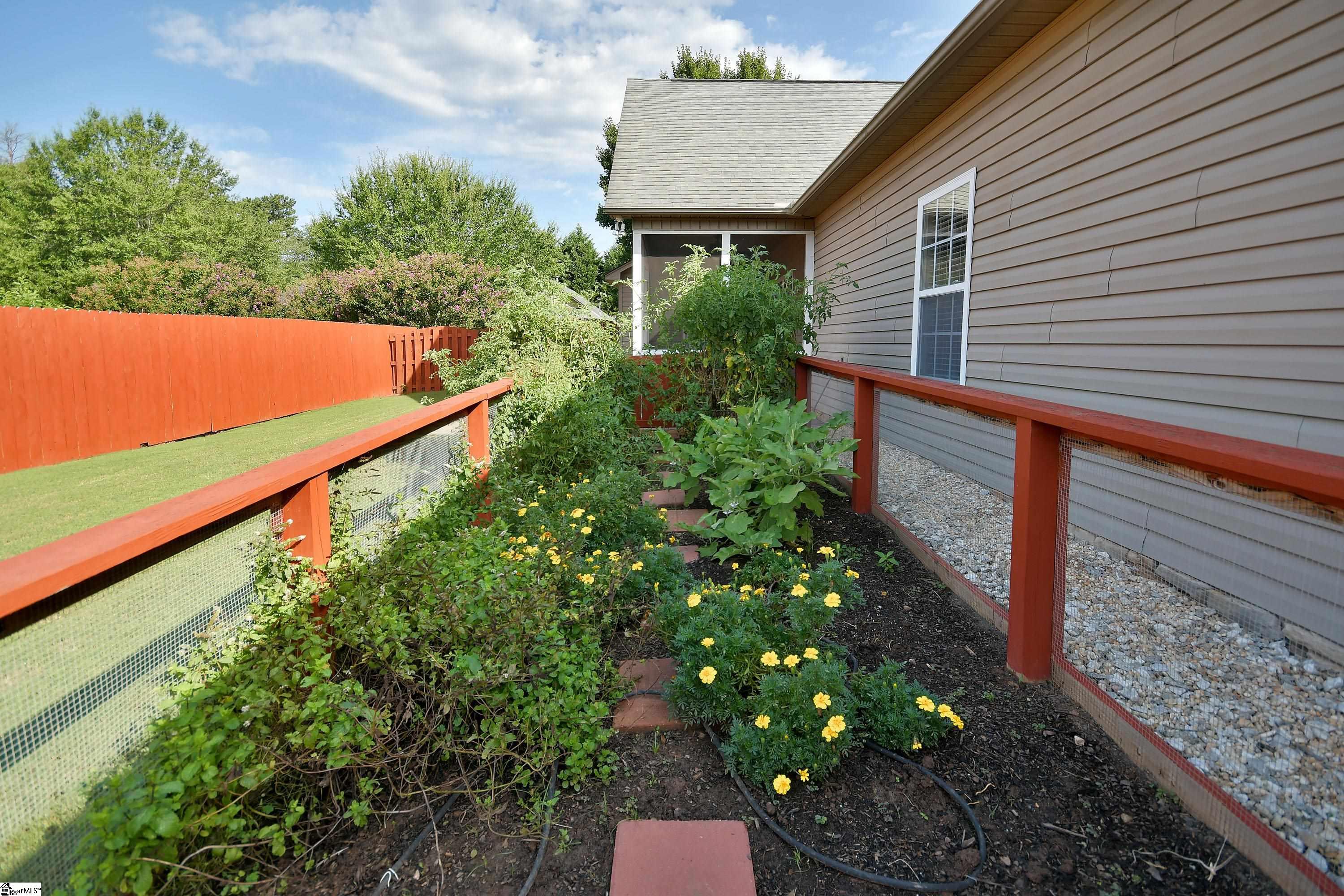 621 Summerville Way Property Photo 6