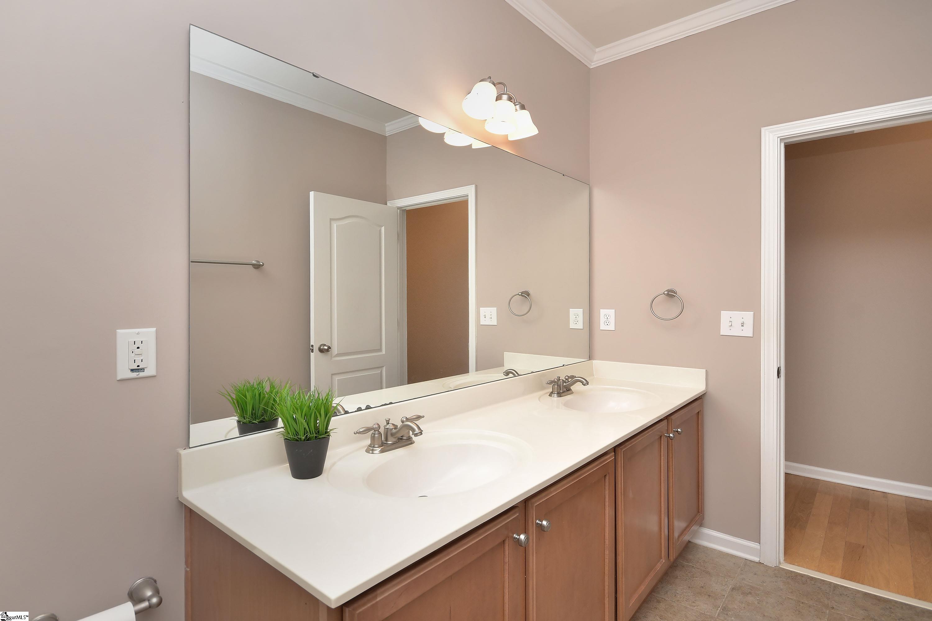 621 Summerville Way Property Photo 19