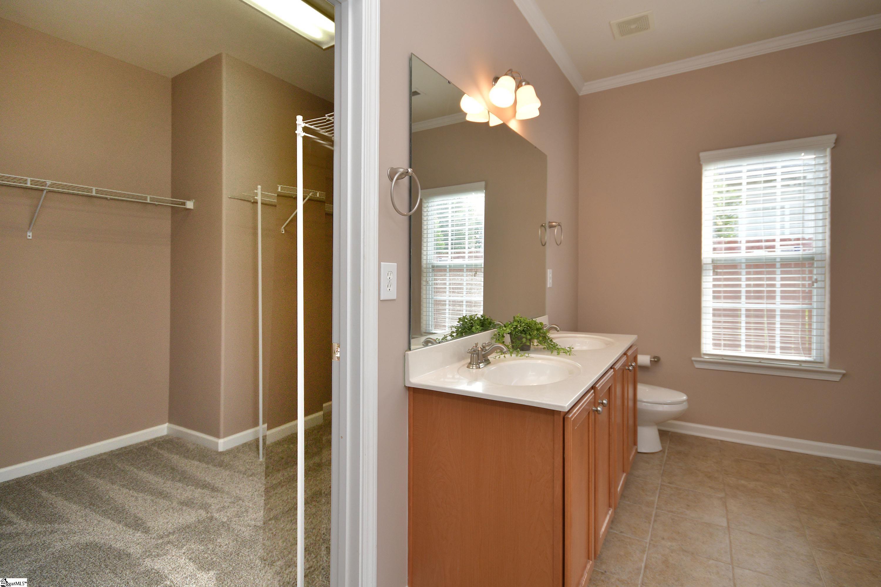621 Summerville Way Property Photo 23