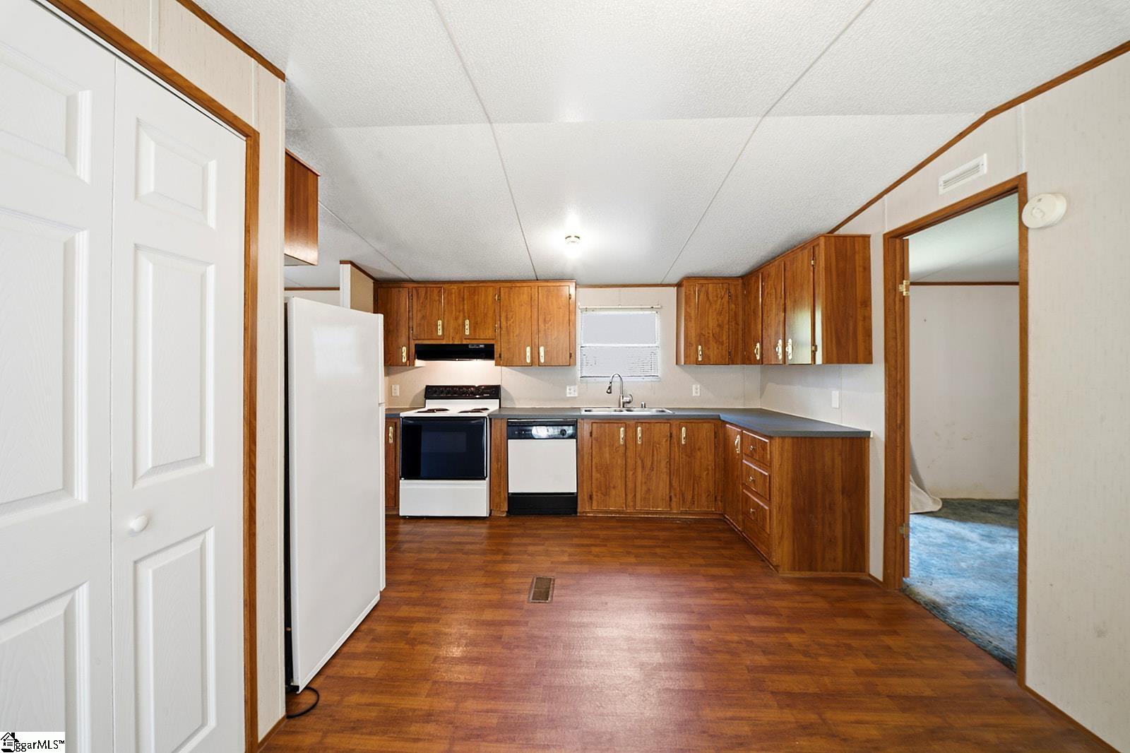 586 Kimbark Lane Property Photo 6