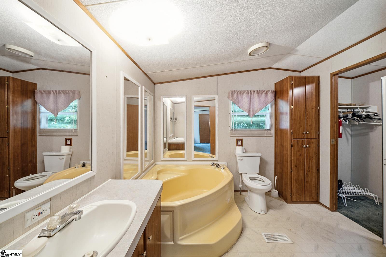 586 Kimbark Lane Property Photo 12