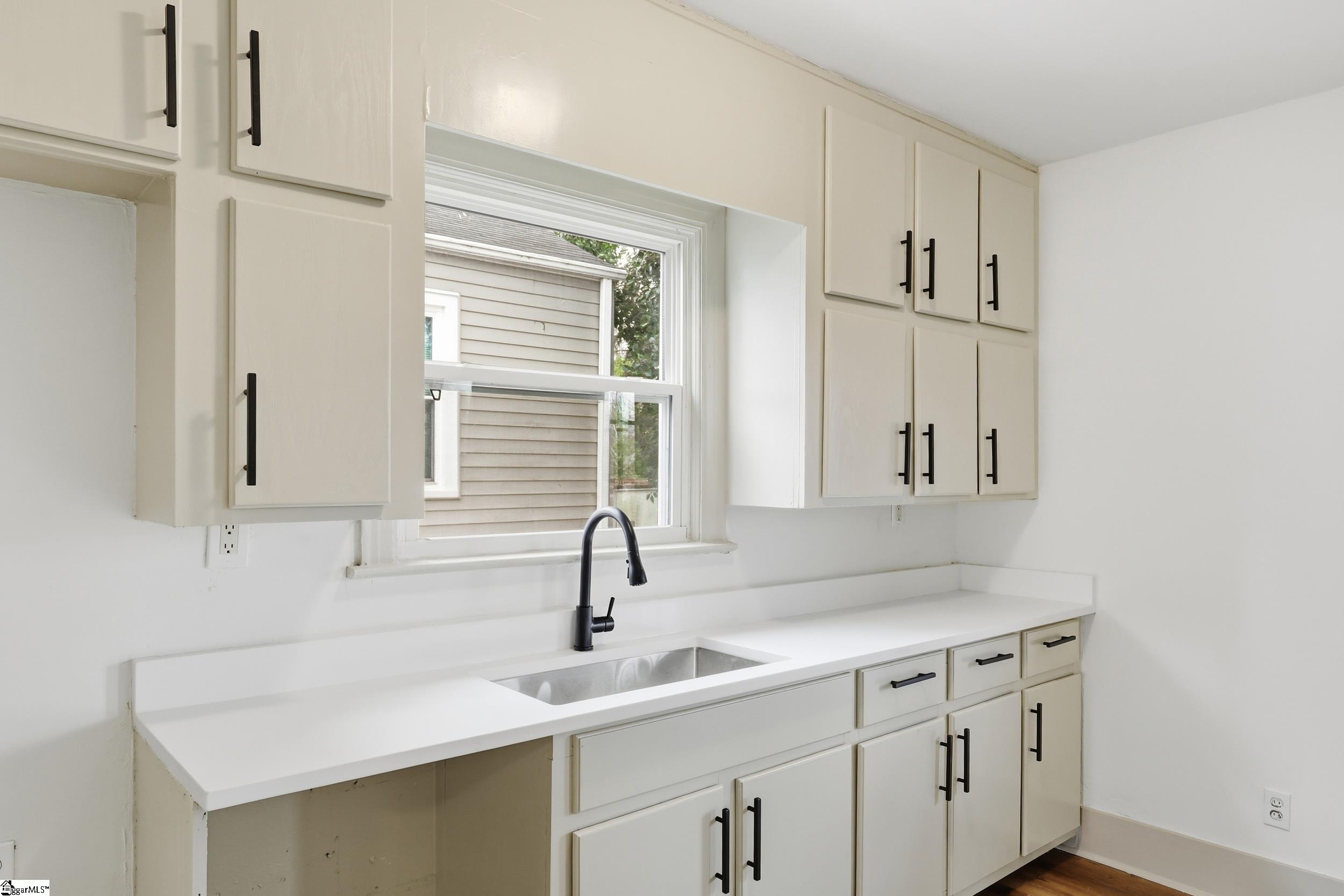650 S Converse Street Property Photo 6